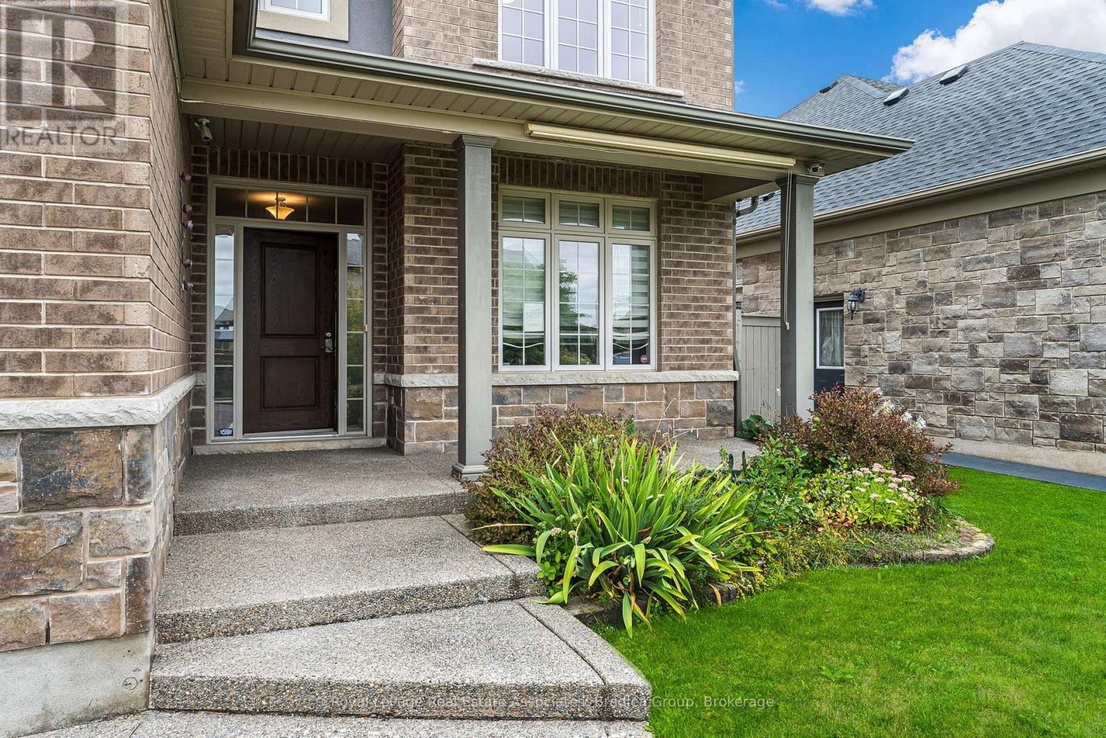 Photo 2 of 17 Trailwood Drive, Welland ON