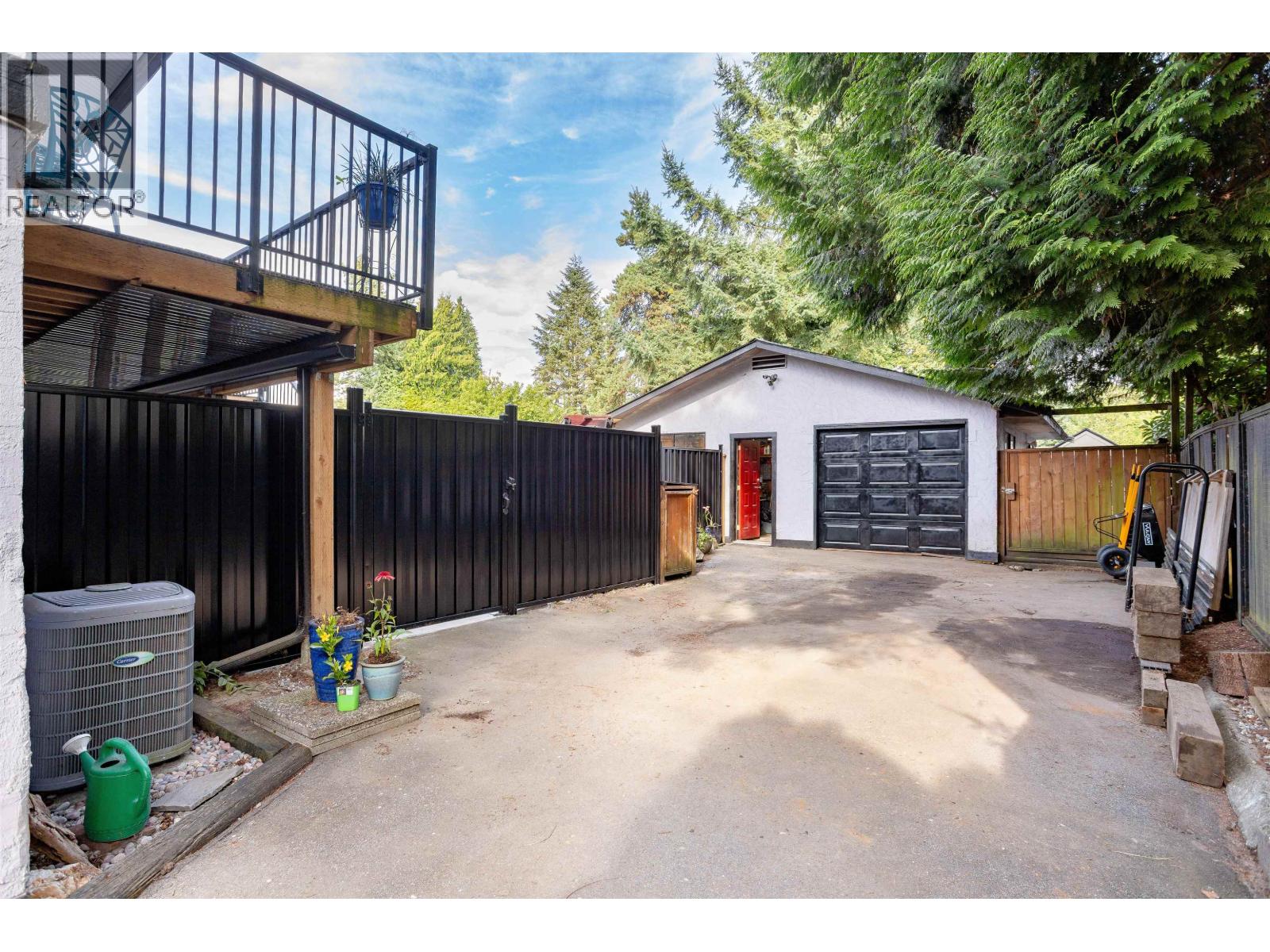 Photo 6 of 12380 216 Street, Maple Ridge BC