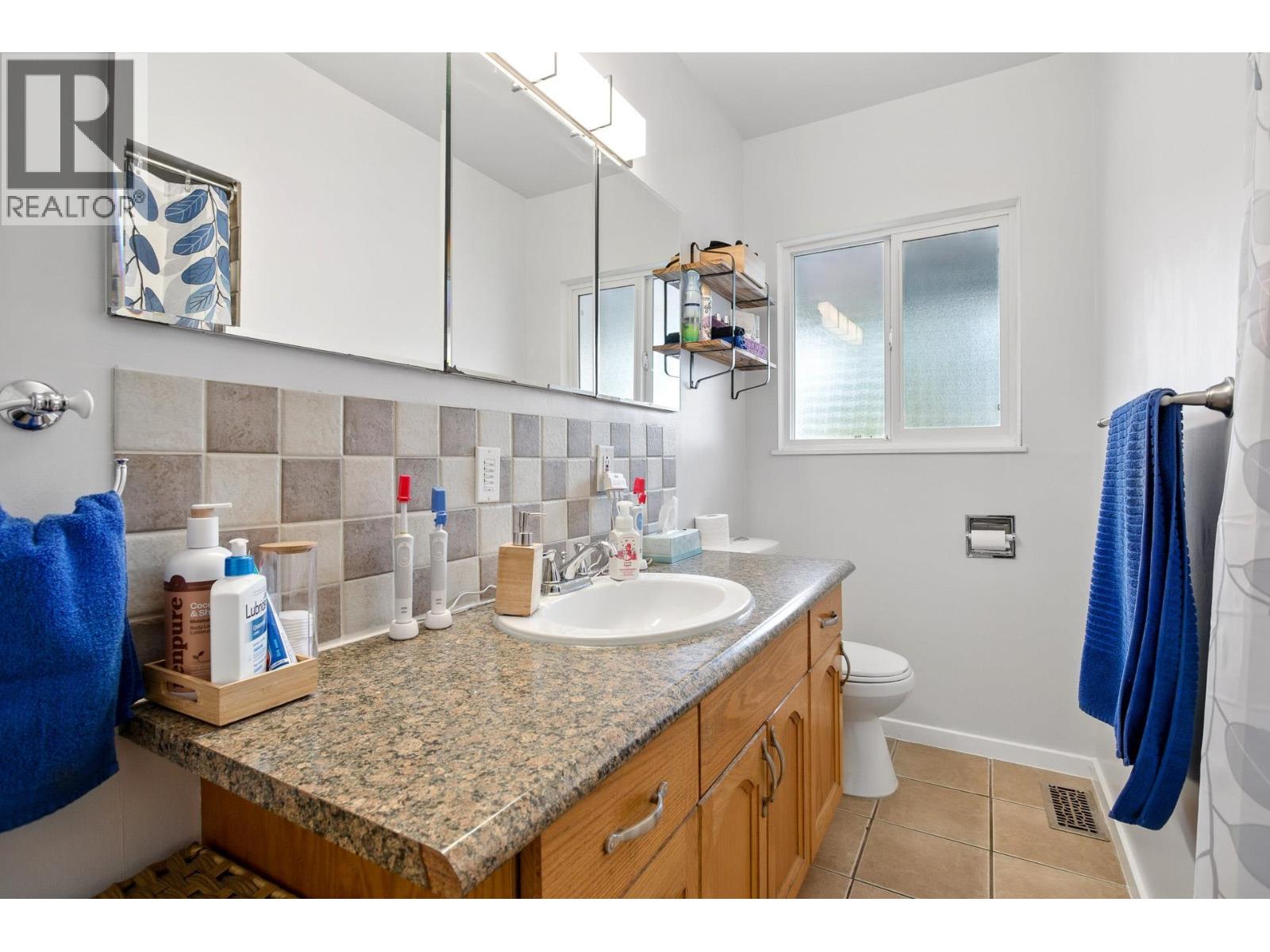Photo 19 of 12380 216 Street, Maple Ridge BC