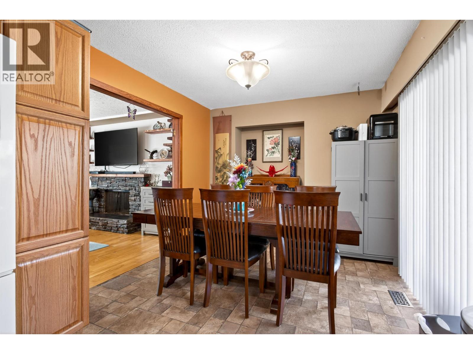 Photo 11 of 12380 216 Street, Maple Ridge BC