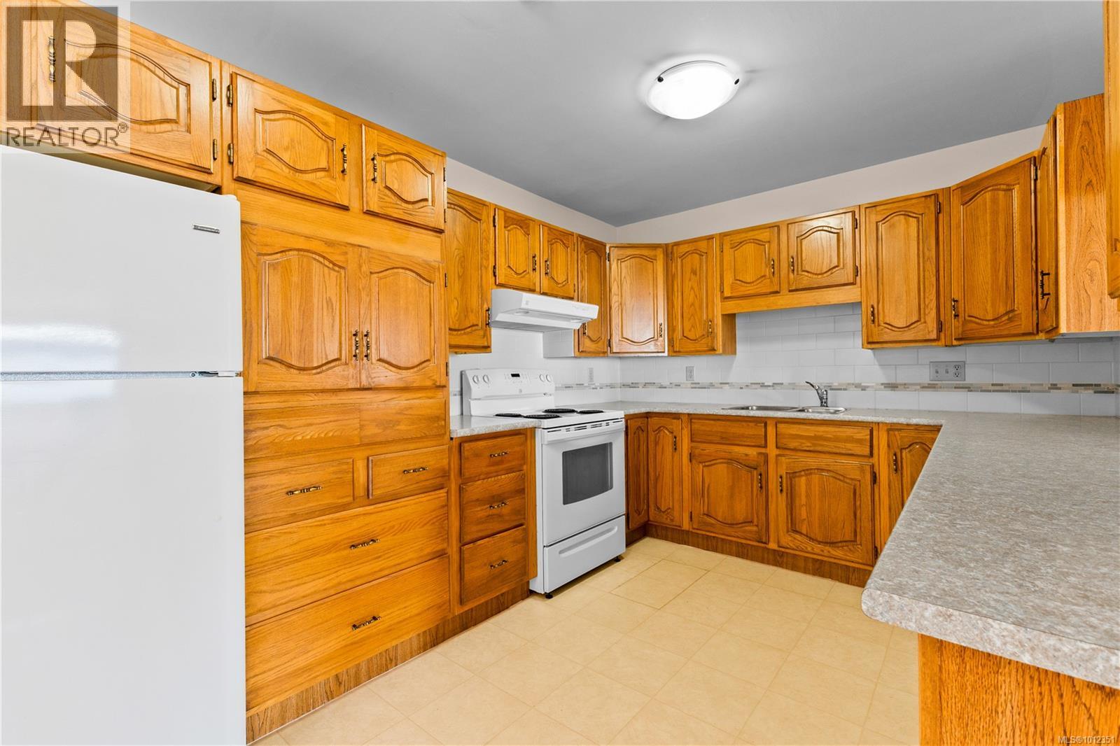 Photo 13 of 406 169 Island Hwy S, Campbell River BC