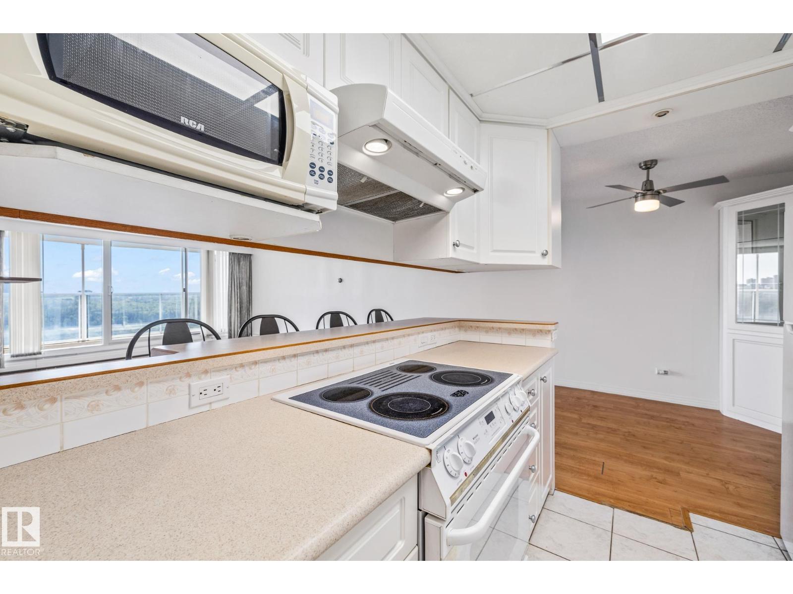 Photo 10 of 802 11920 100 Av Nw, Edmonton AB