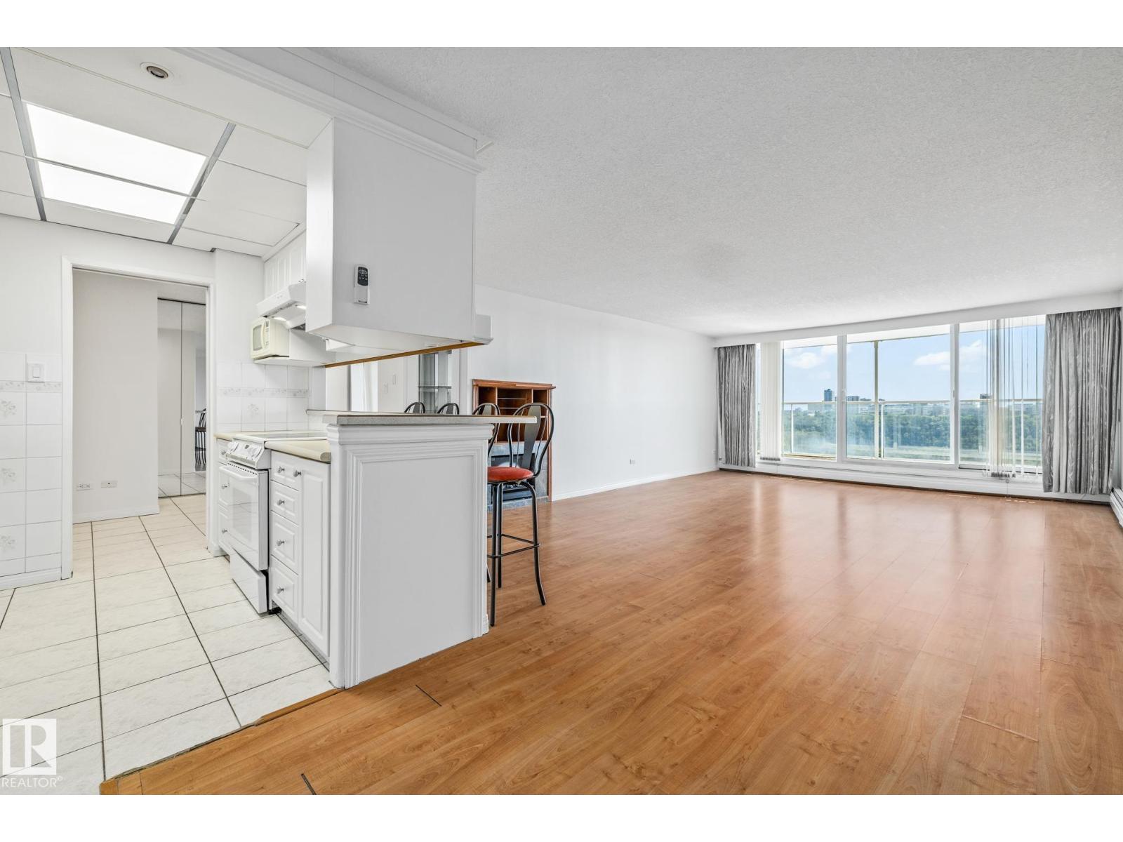 Photo 12 of 802 11920 100 Av Nw, Edmonton AB