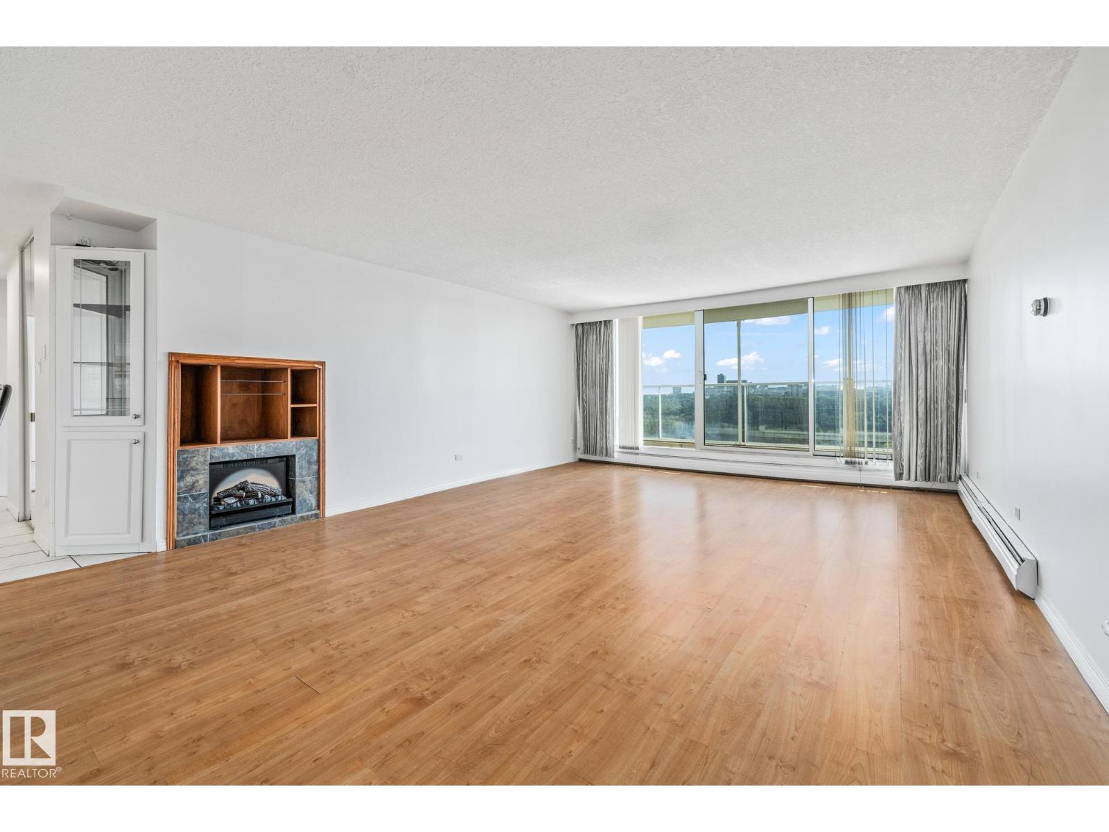 Photo 13 of 802 11920 100 Av Nw, Edmonton AB