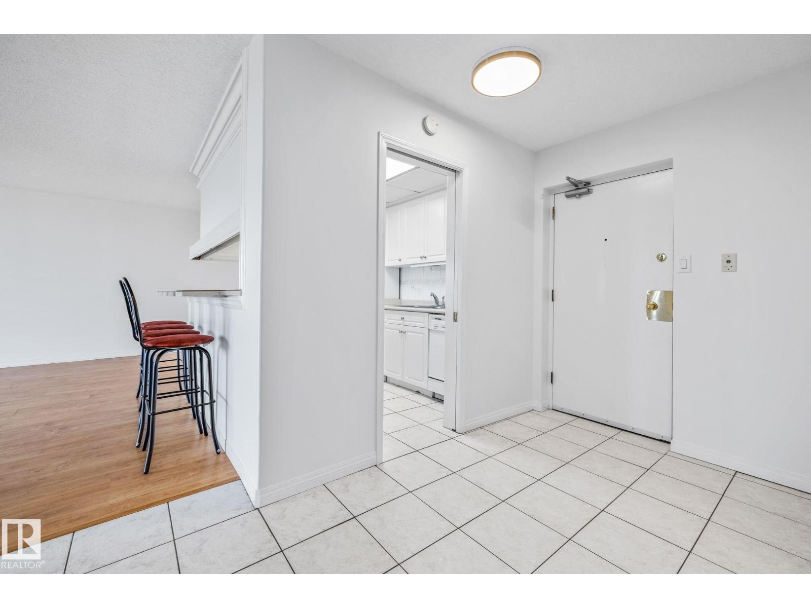 Photo 5 of 802 11920 100 Av Nw, Edmonton AB