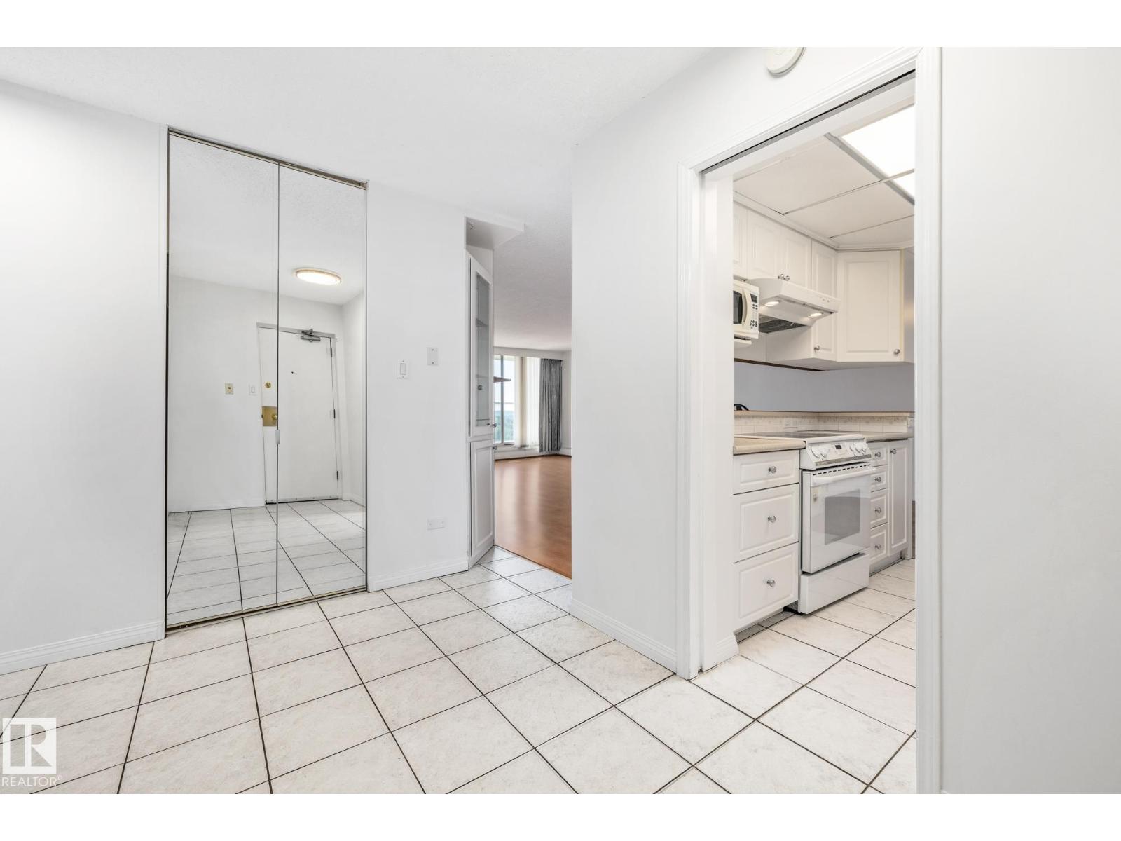 Photo 6 of 802 11920 100 Av Nw, Edmonton AB