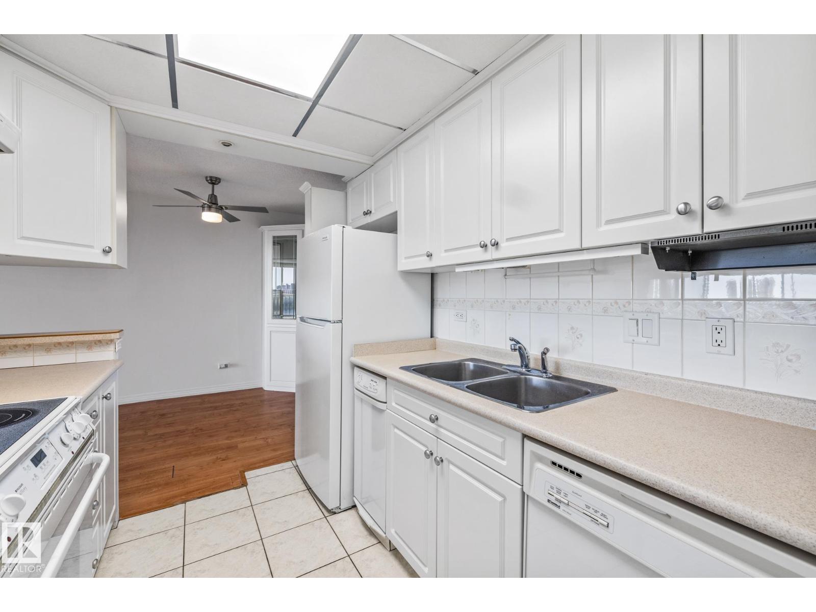 Photo 7 of 802 11920 100 Av Nw, Edmonton AB