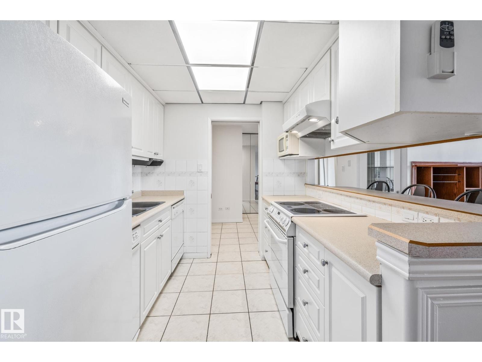 Photo 9 of 802 11920 100 Av Nw, Edmonton AB