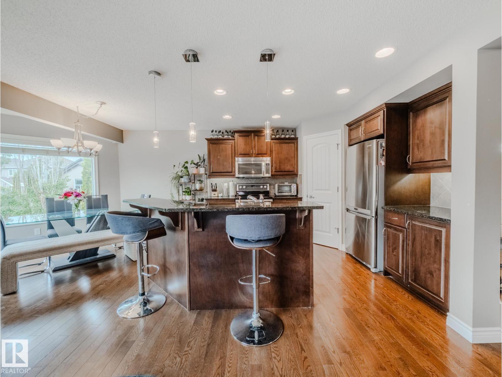 Photo 10 of 1626 63 A St Sw, Edmonton AB