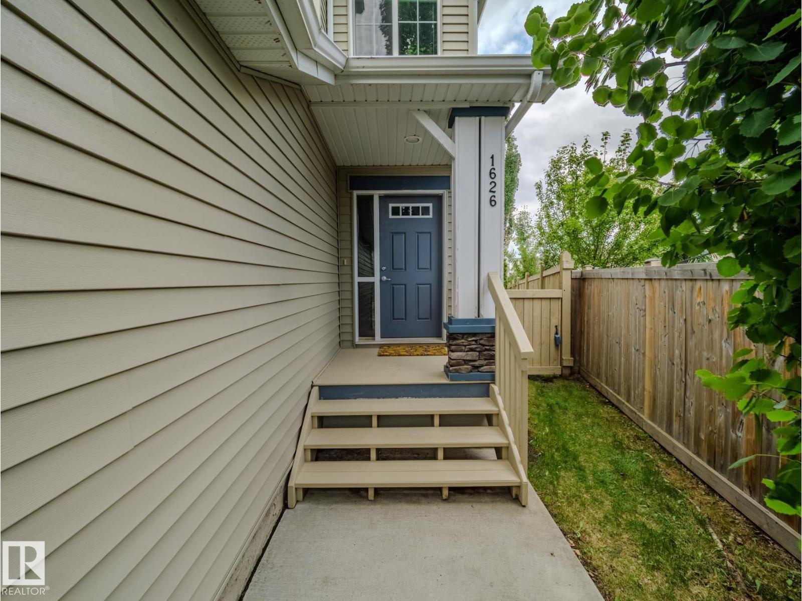 Photo 2 of 1626 63 A St Sw, Edmonton AB