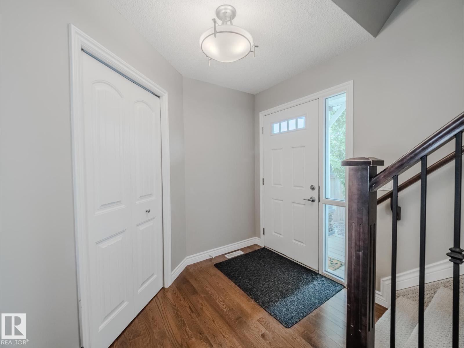 Photo 3 of 1626 63 A St Sw, Edmonton AB