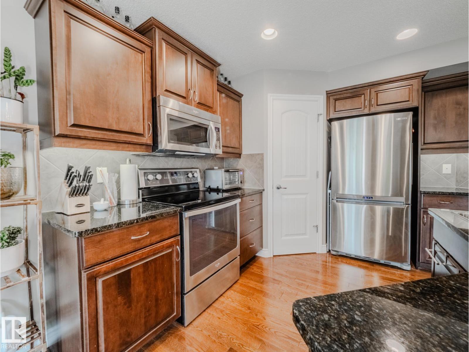 Photo 5 of 1626 63 A St Sw, Edmonton AB