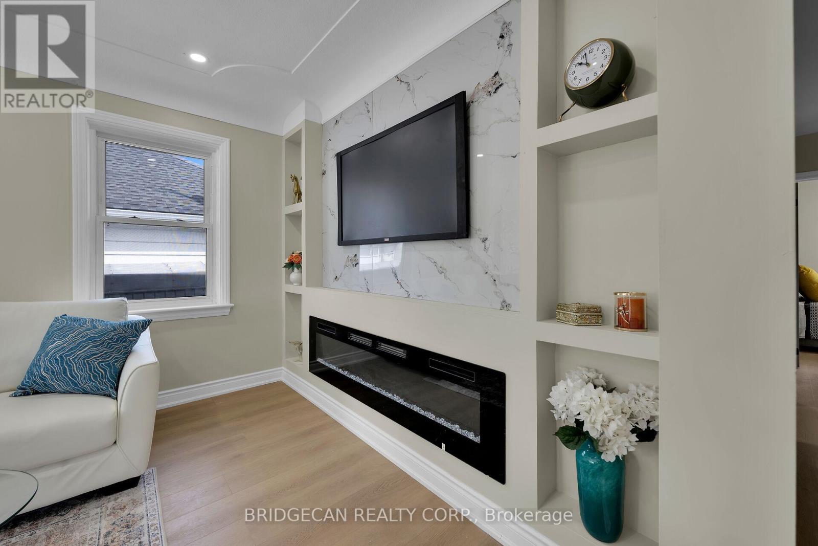 Photo 14 of 258 Brucedale Avenue E, Hamilton ON