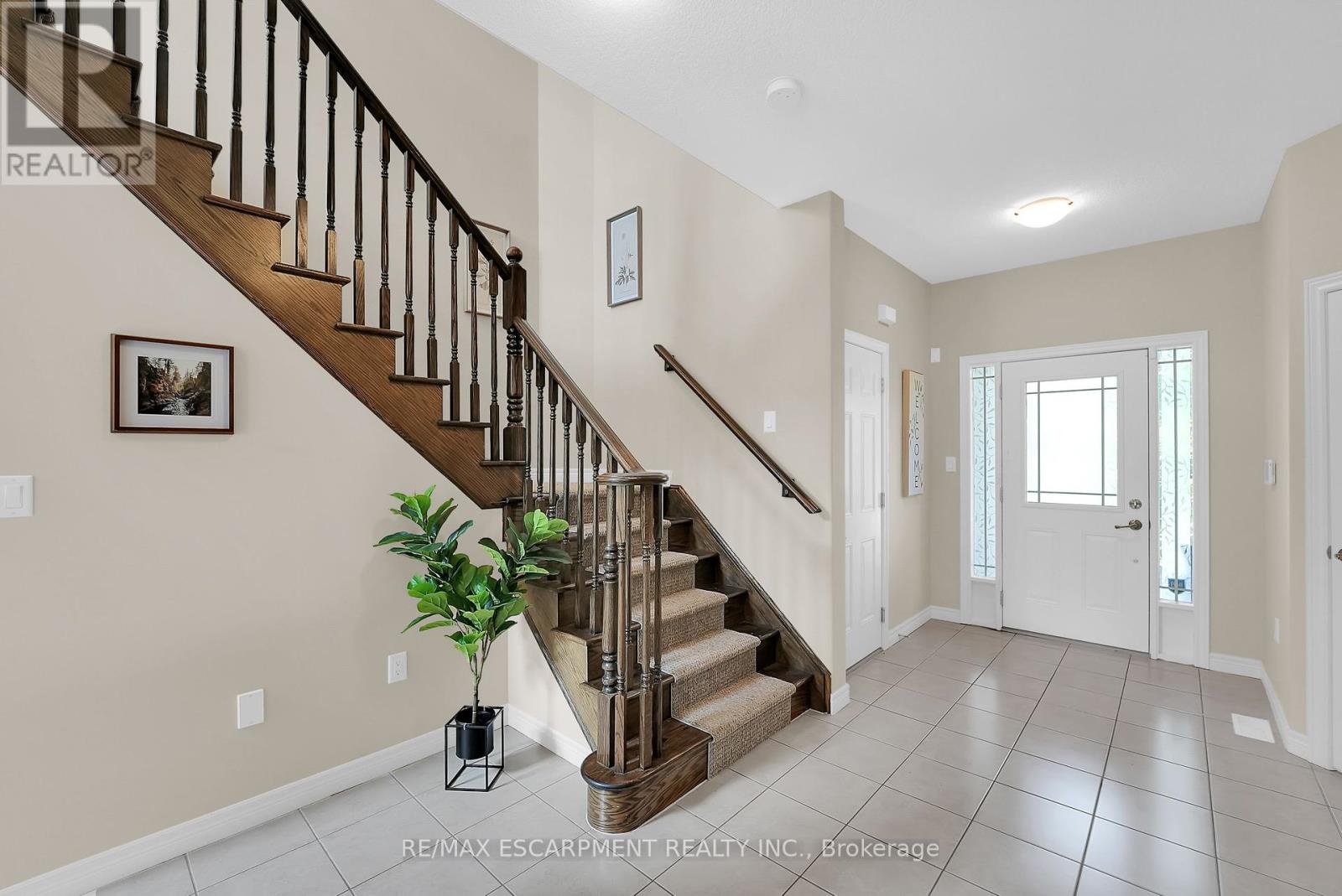 Photo 4 of 4896 Allan Court, Lincoln ON