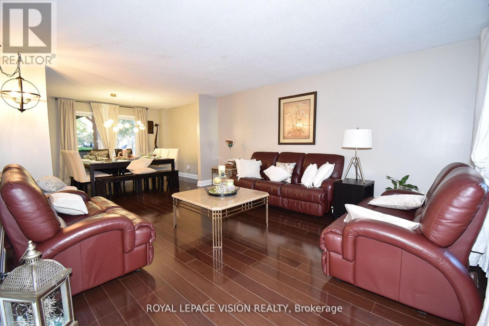 Photo 1 of 28 Valley Centre Drive, Toronto ON