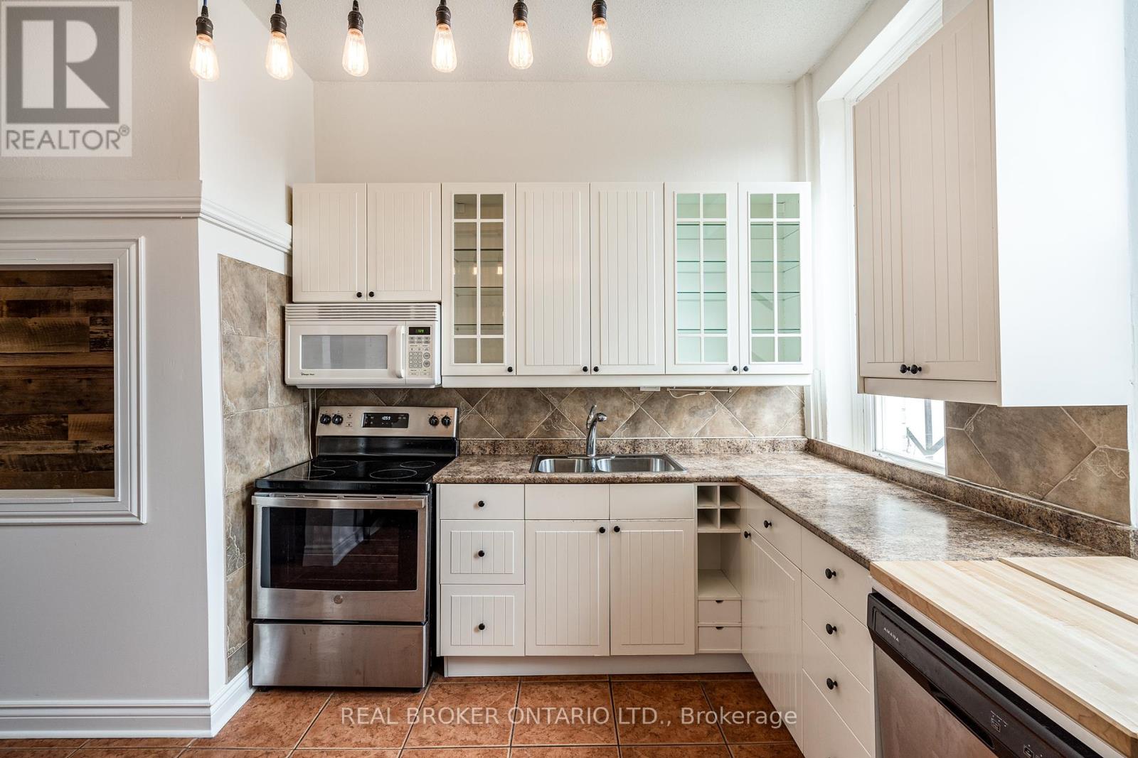 Photo 12 of Apt 2 197 King Street E, Hamilton ON