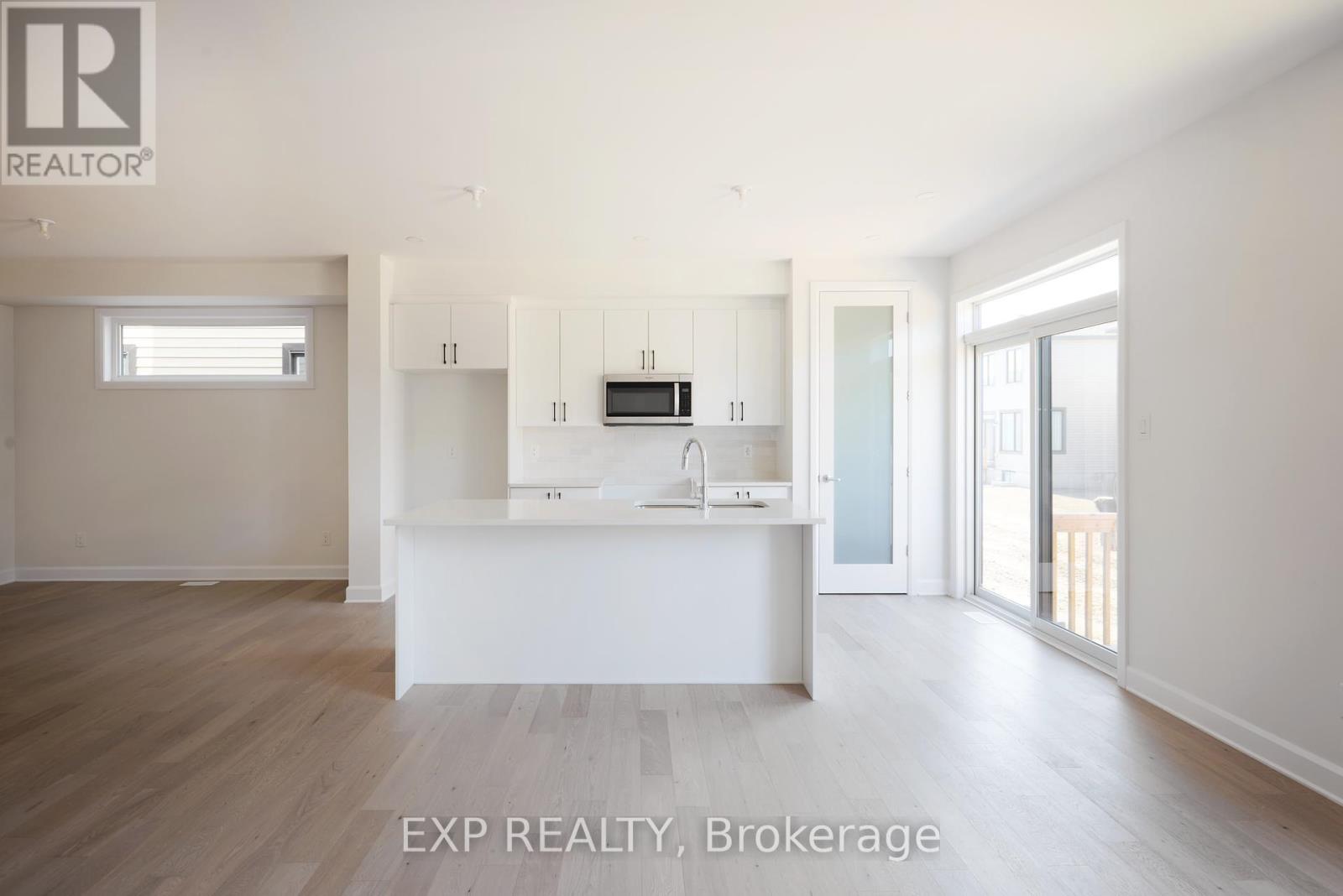 Photo 10 of 509 Roundhouse Crescent, Ottawa ON