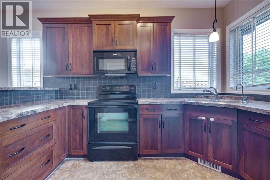 Photo 9 of 109 Churchill Place, Blackfalds AB