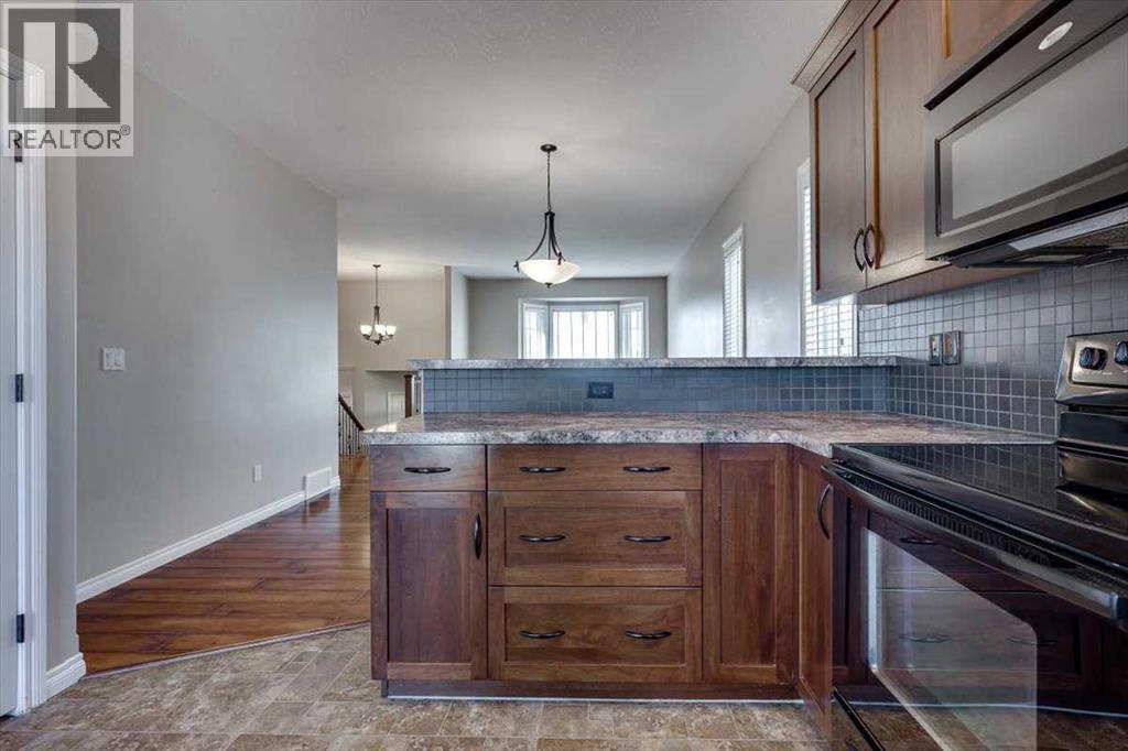 Photo 11 of 109 Churchill Place, Blackfalds AB