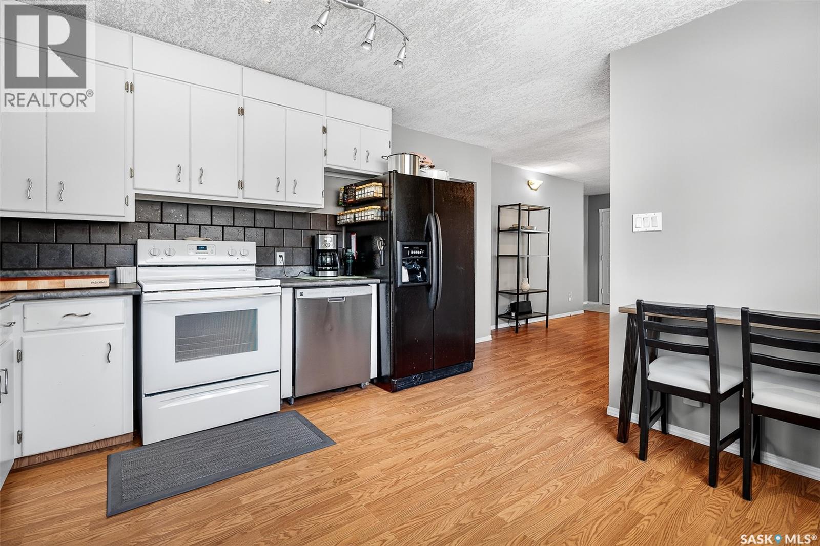 Photo 11 of 807 Grandview Street W, Moose Jaw SK