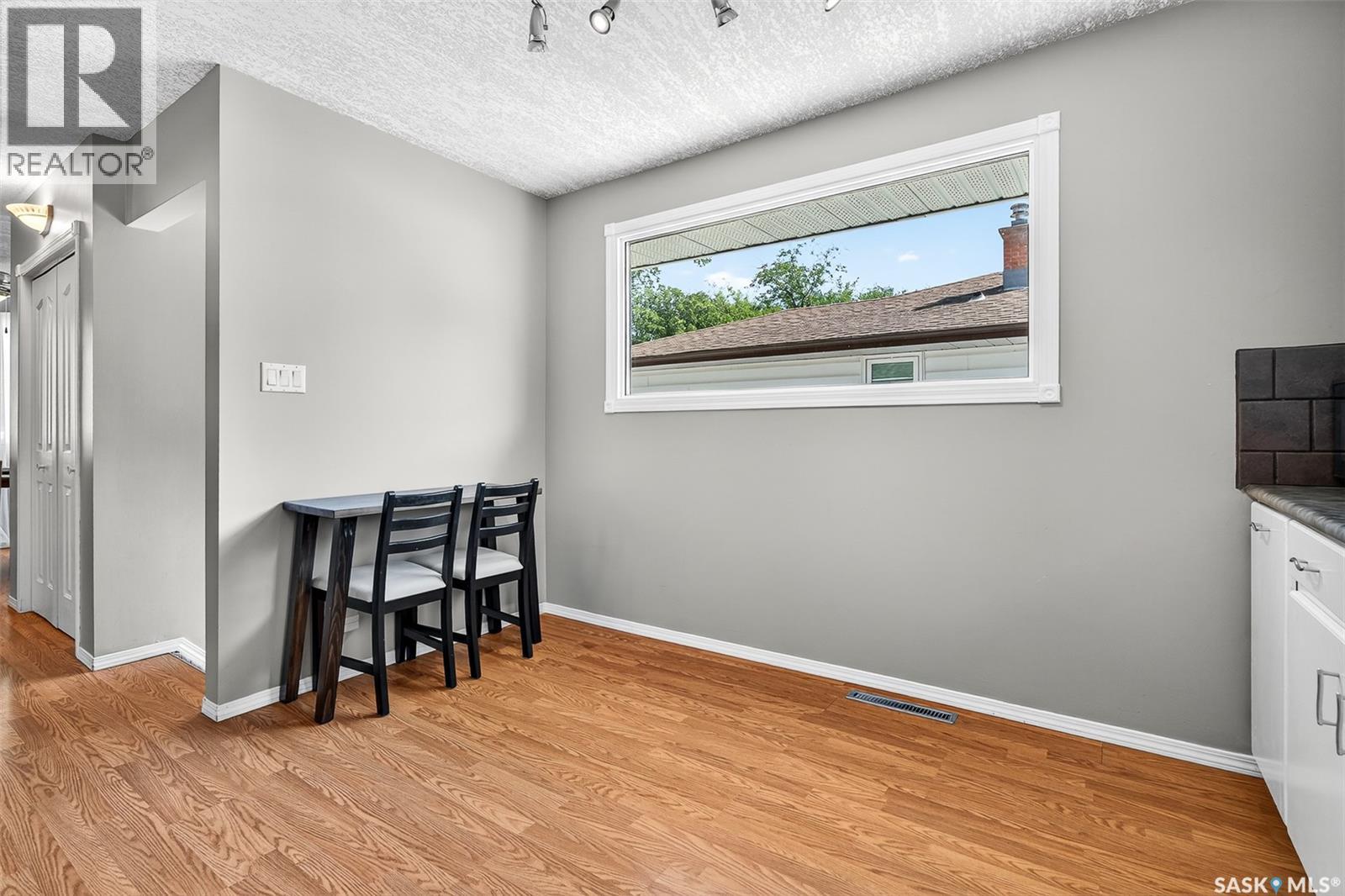 Photo 13 of 807 Grandview Street W, Moose Jaw SK