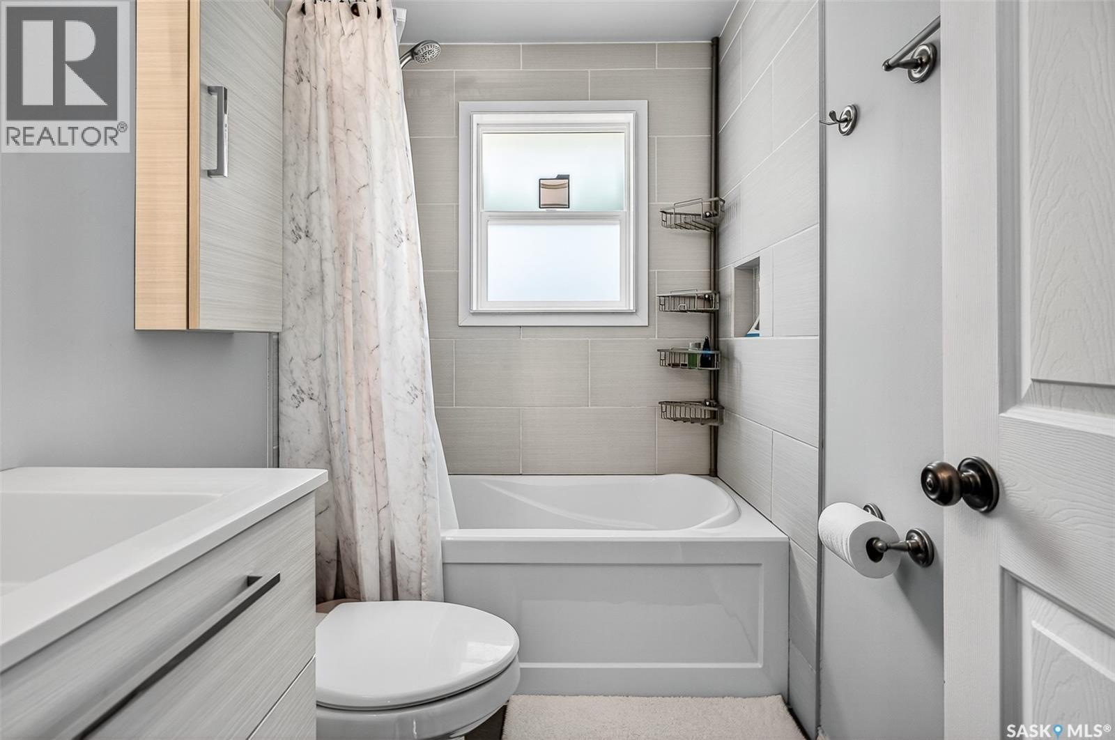Photo 16 of 807 Grandview Street W, Moose Jaw SK