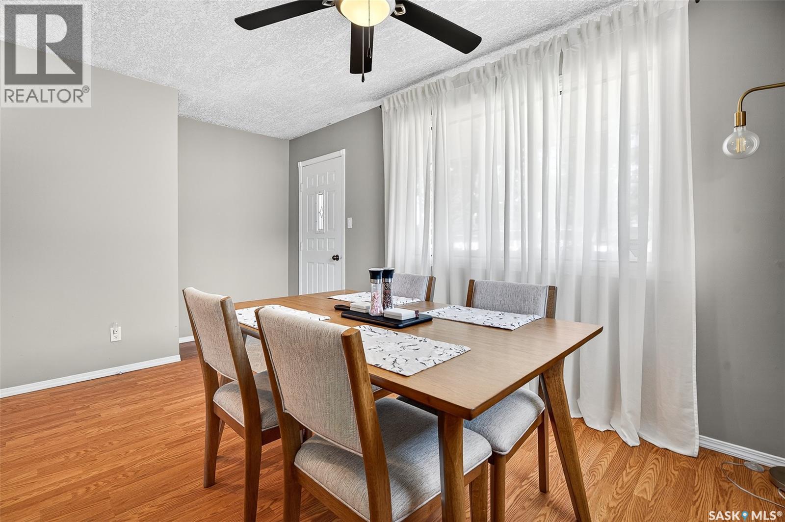 Photo 3 of 807 Grandview Street W, Moose Jaw SK