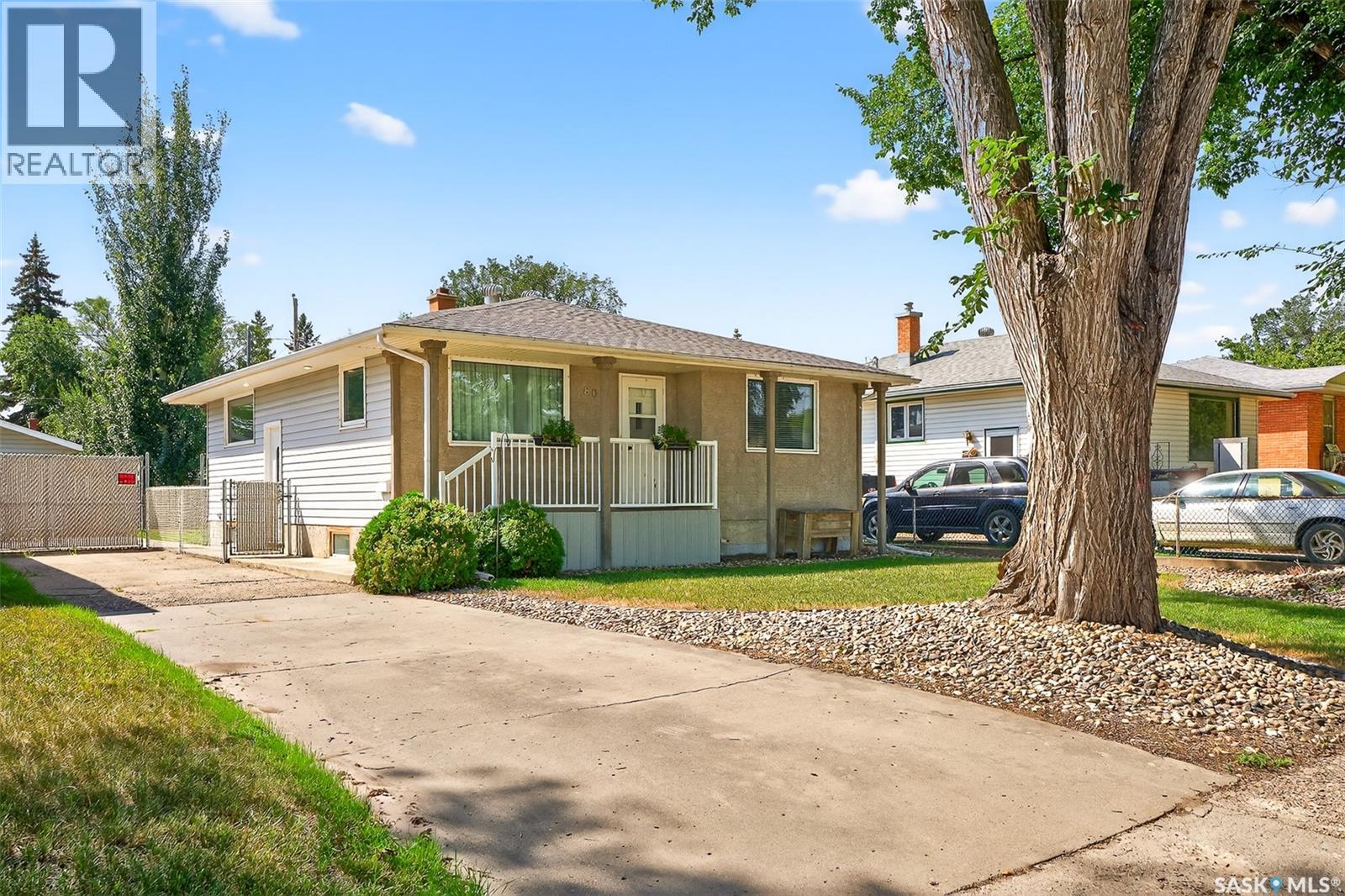 Photo 1 of 807 Grandview Street W, Moose Jaw SK