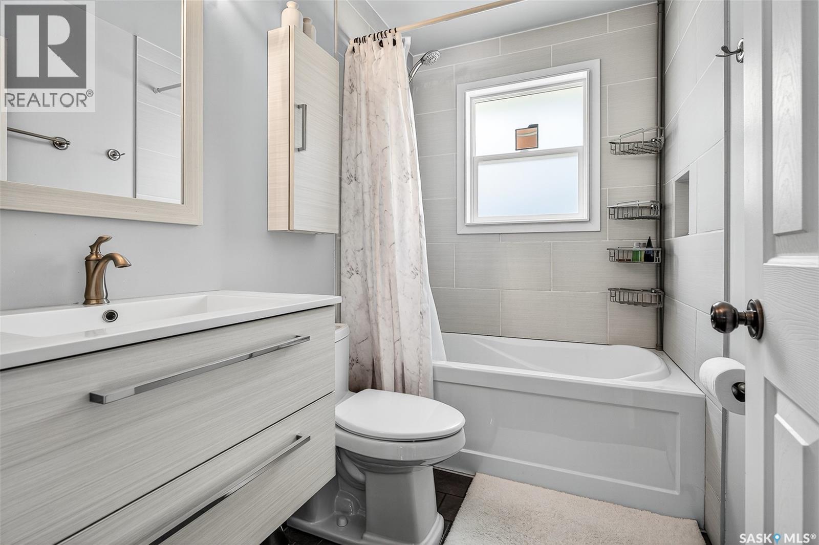 Photo 15 of 807 Grandview Street W, Moose Jaw SK
