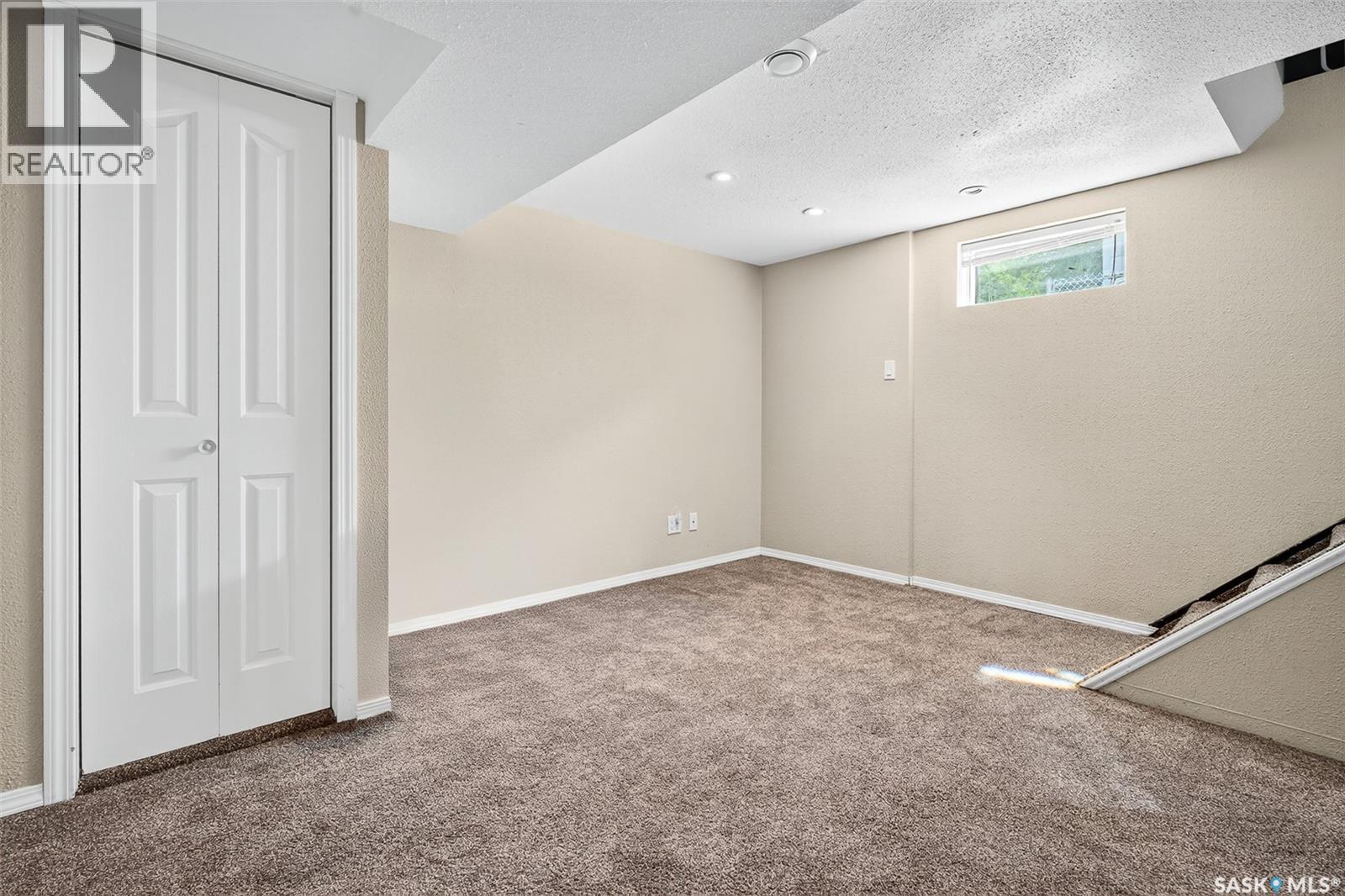 Photo 22 of 807 Grandview Street W, Moose Jaw SK