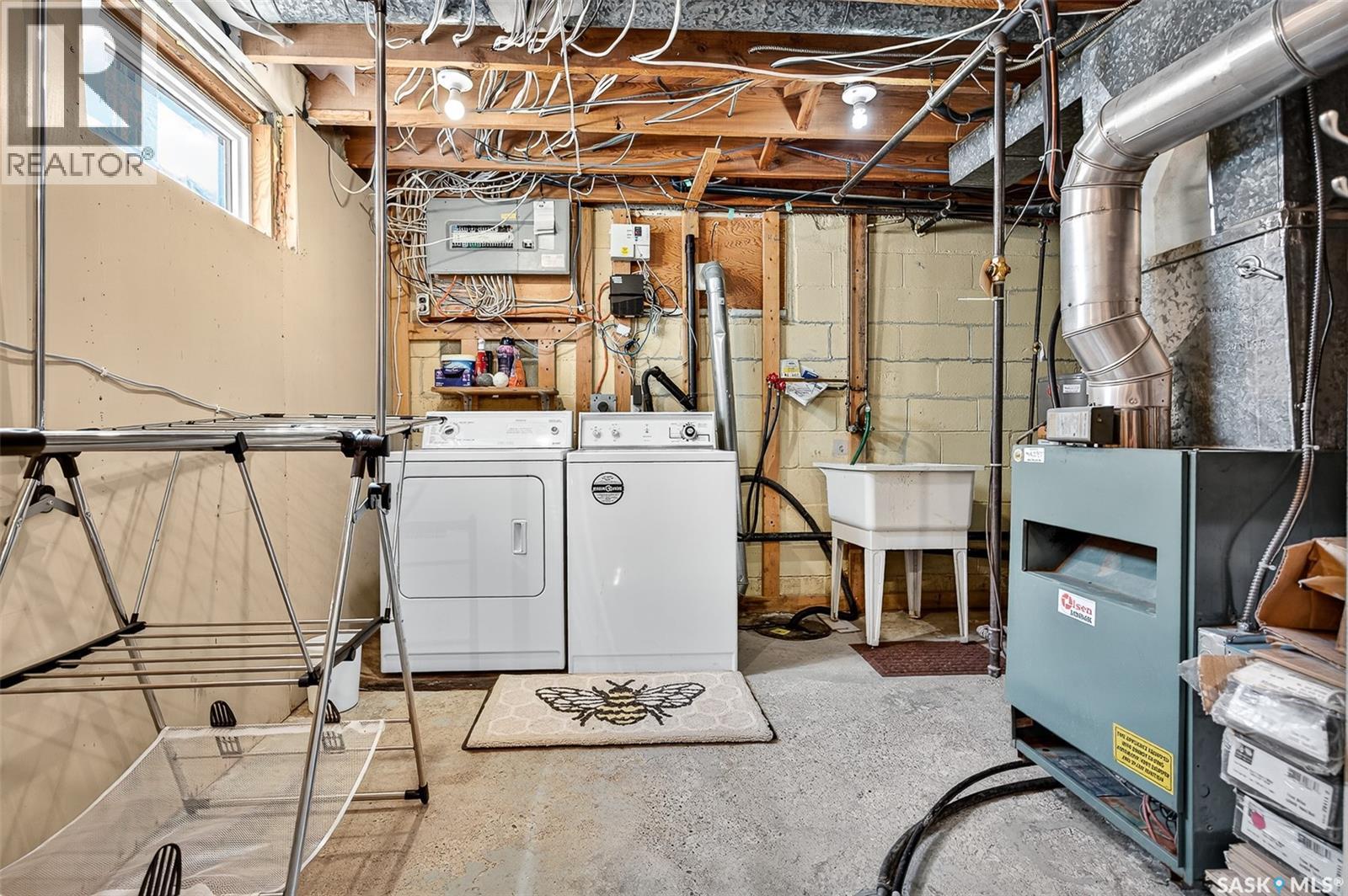 Photo 32 of 807 Grandview Street W, Moose Jaw SK