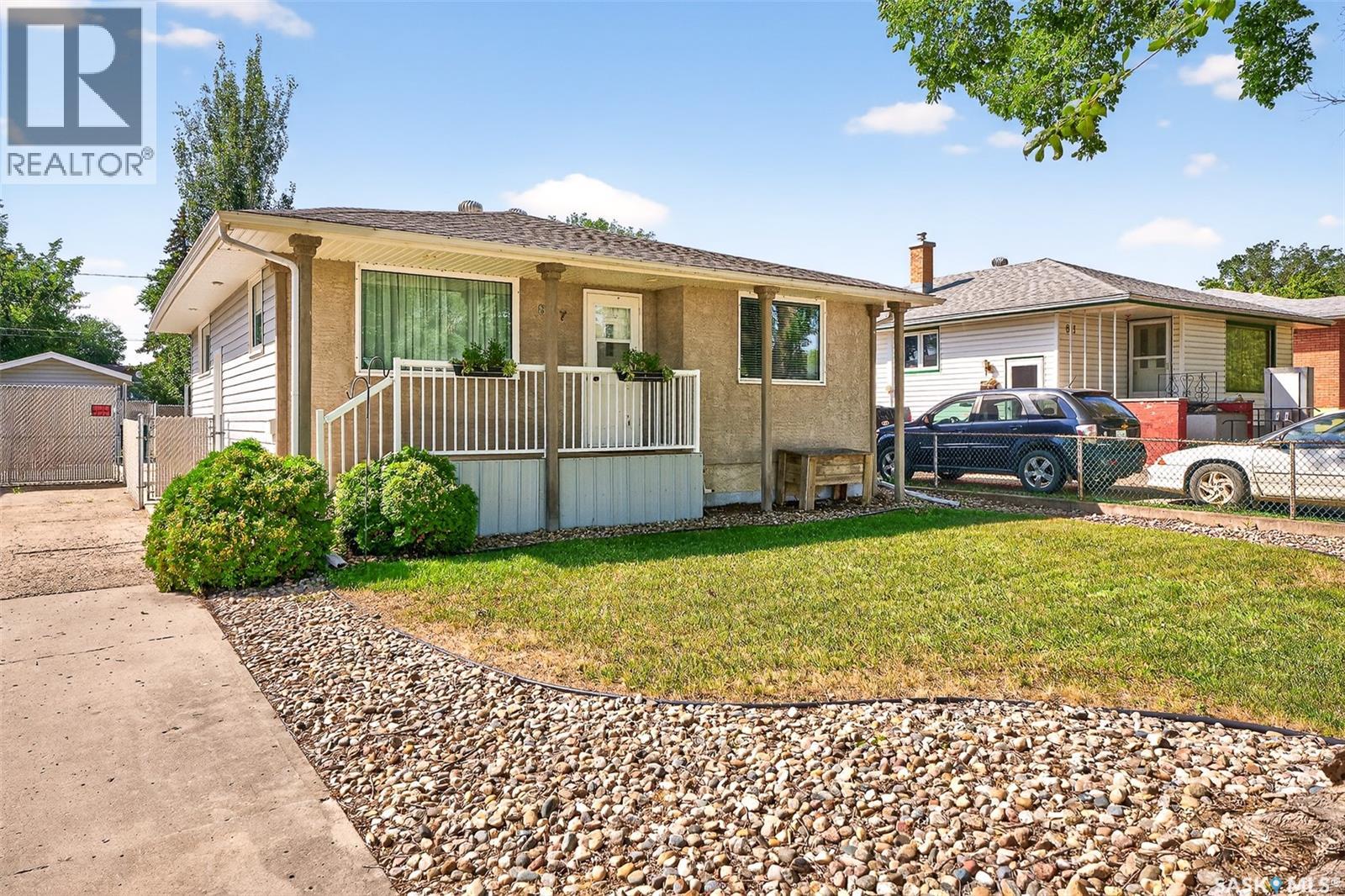 Photo 40 of 807 Grandview Street W, Moose Jaw SK