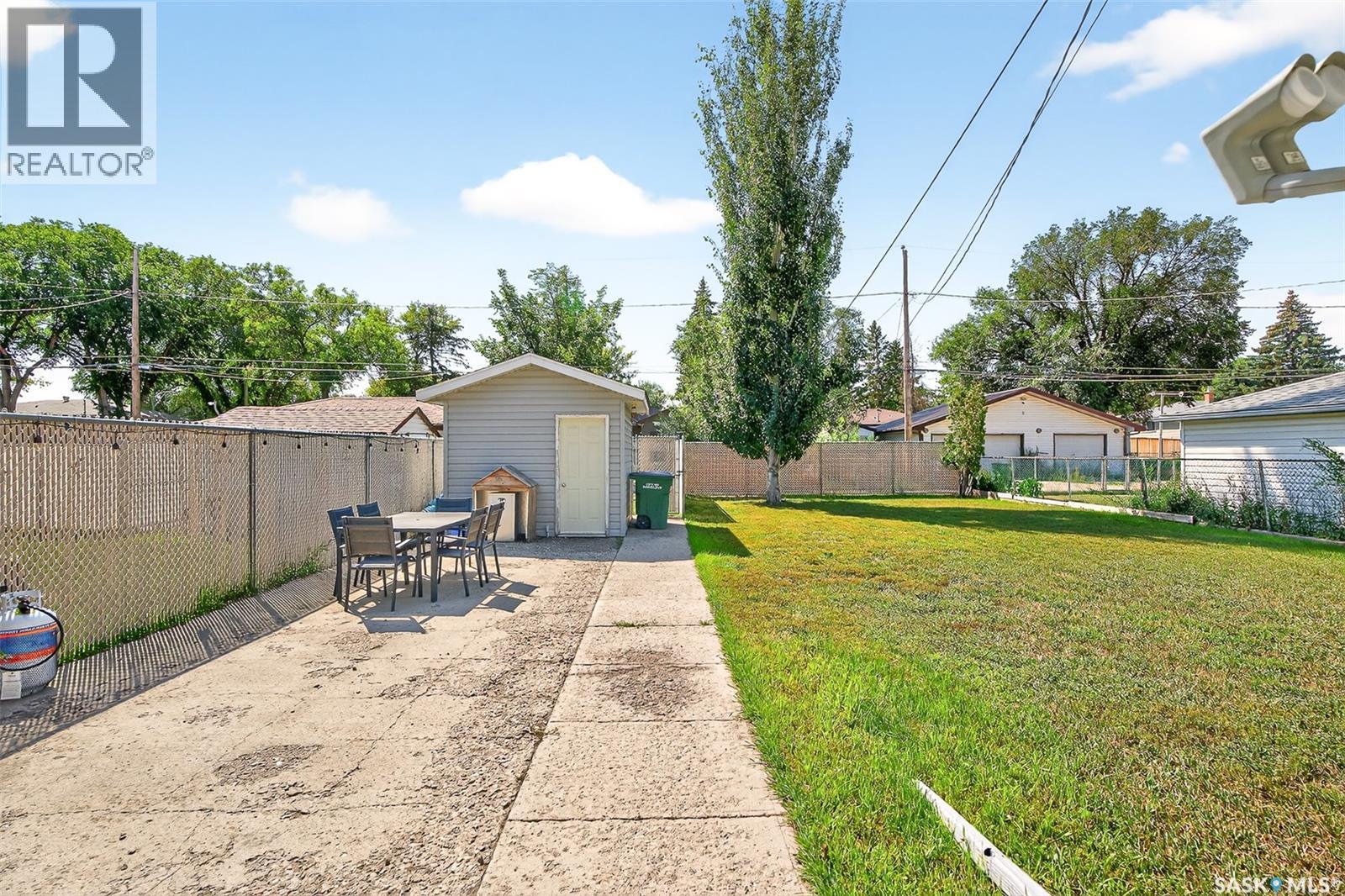 Photo 35 of 807 Grandview Street W, Moose Jaw SK