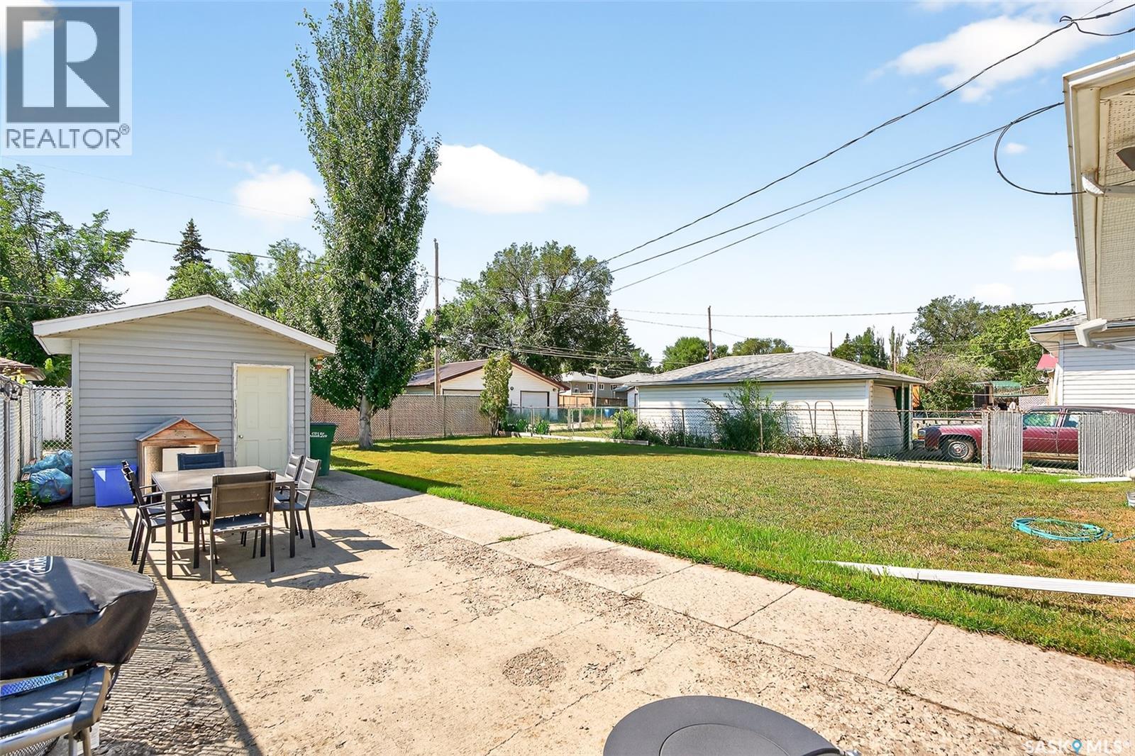 Photo 36 of 807 Grandview Street W, Moose Jaw SK