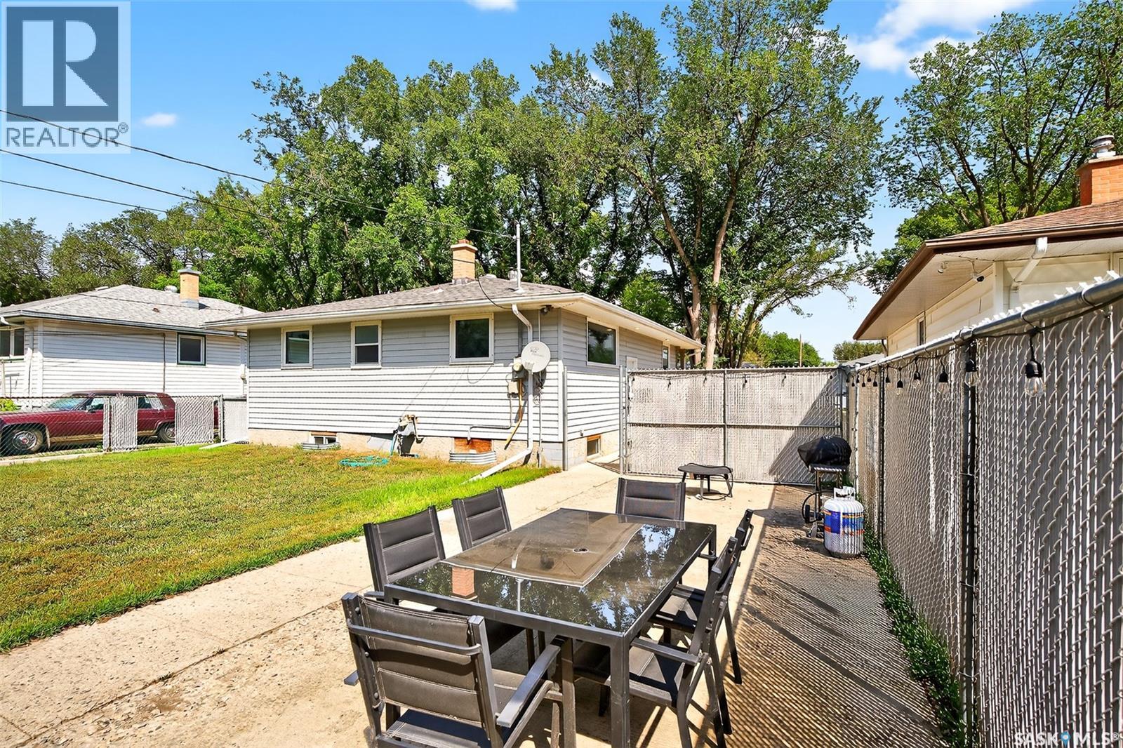 Photo 37 of 807 Grandview Street W, Moose Jaw SK
