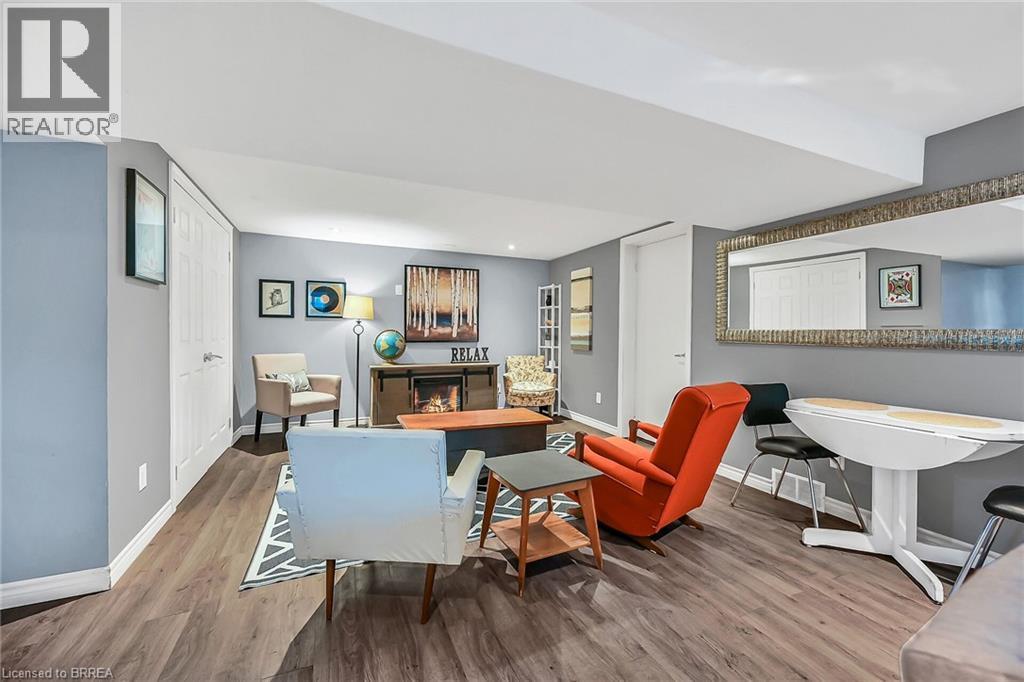 Photo 35 of 21 Burdock Boulevard, Brantford ON