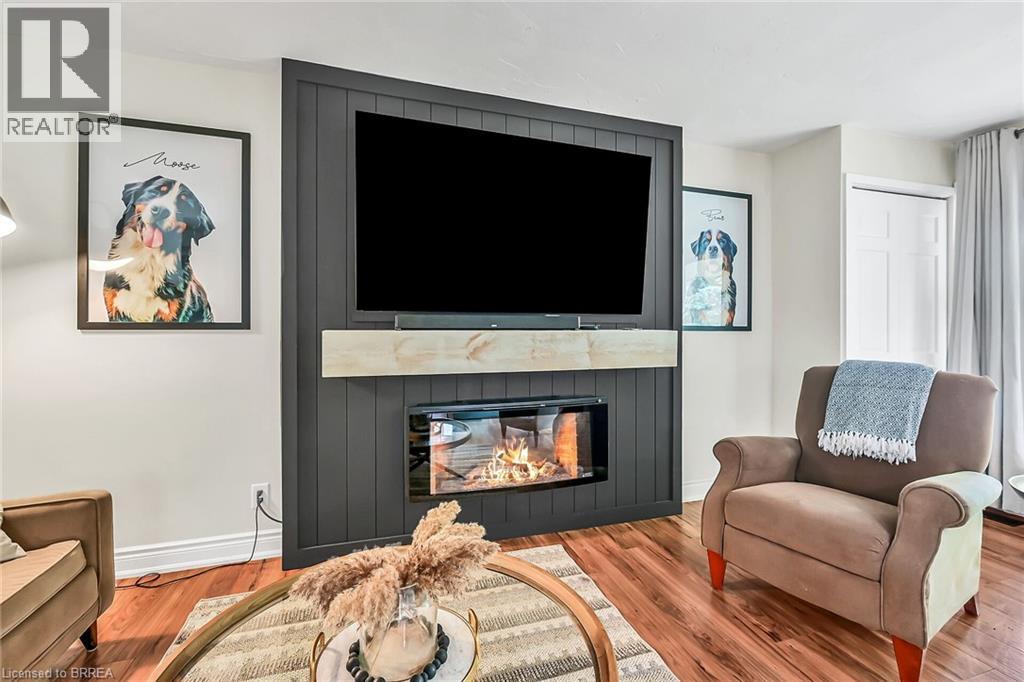 Photo 7 of 21 Burdock Boulevard, Brantford ON