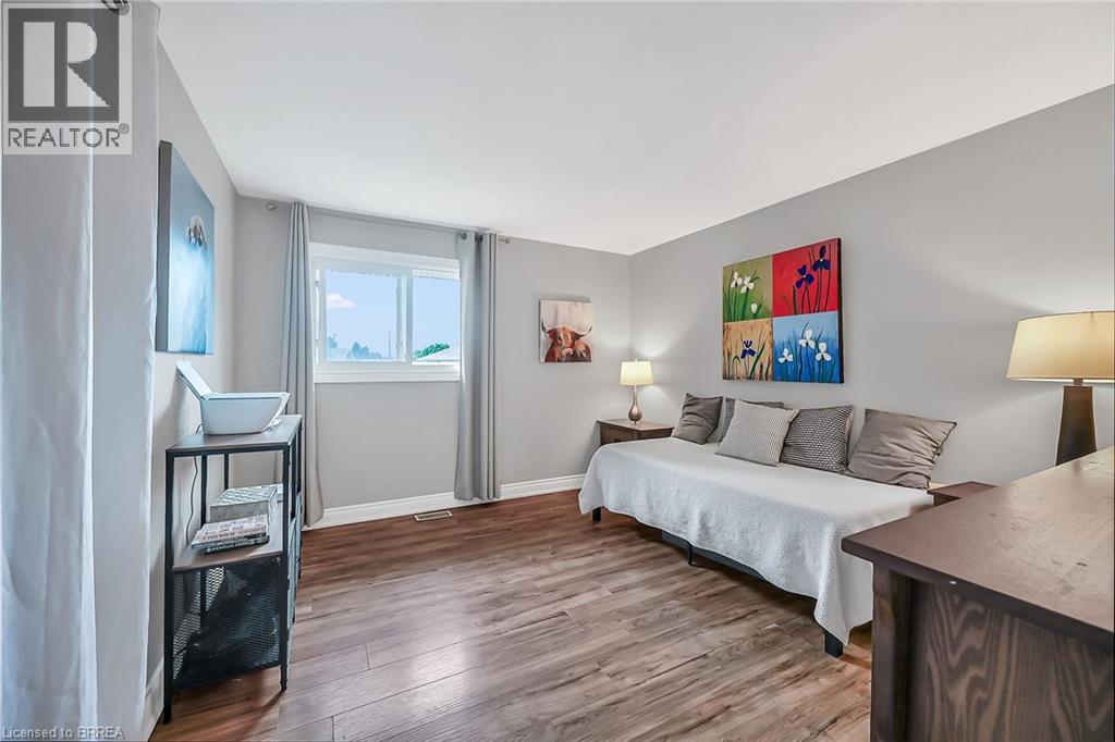 Photo 17 of 21 Burdock Boulevard, Brantford ON