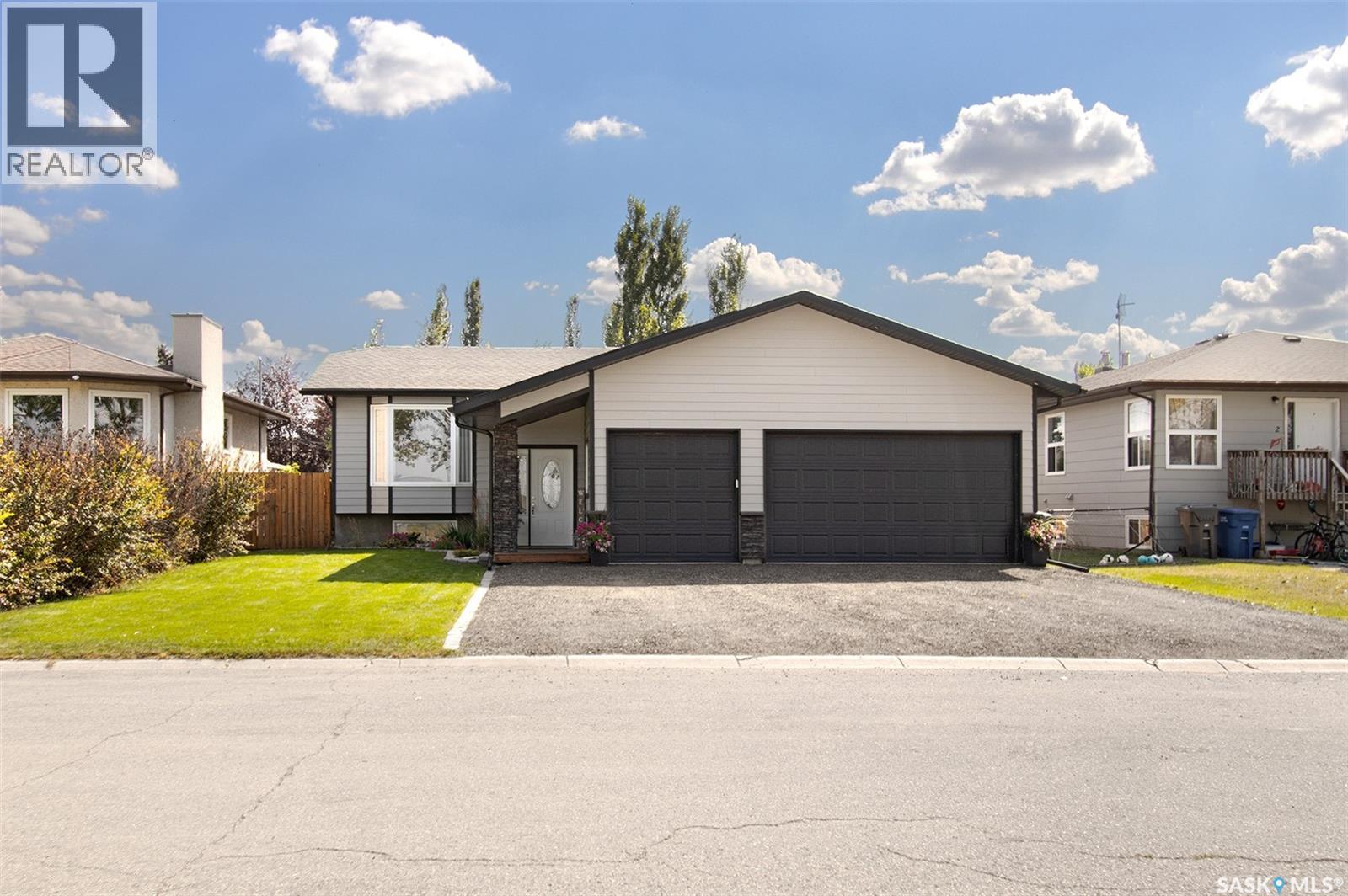 Photo 44 of 607 Railway Street, Balgonie SK