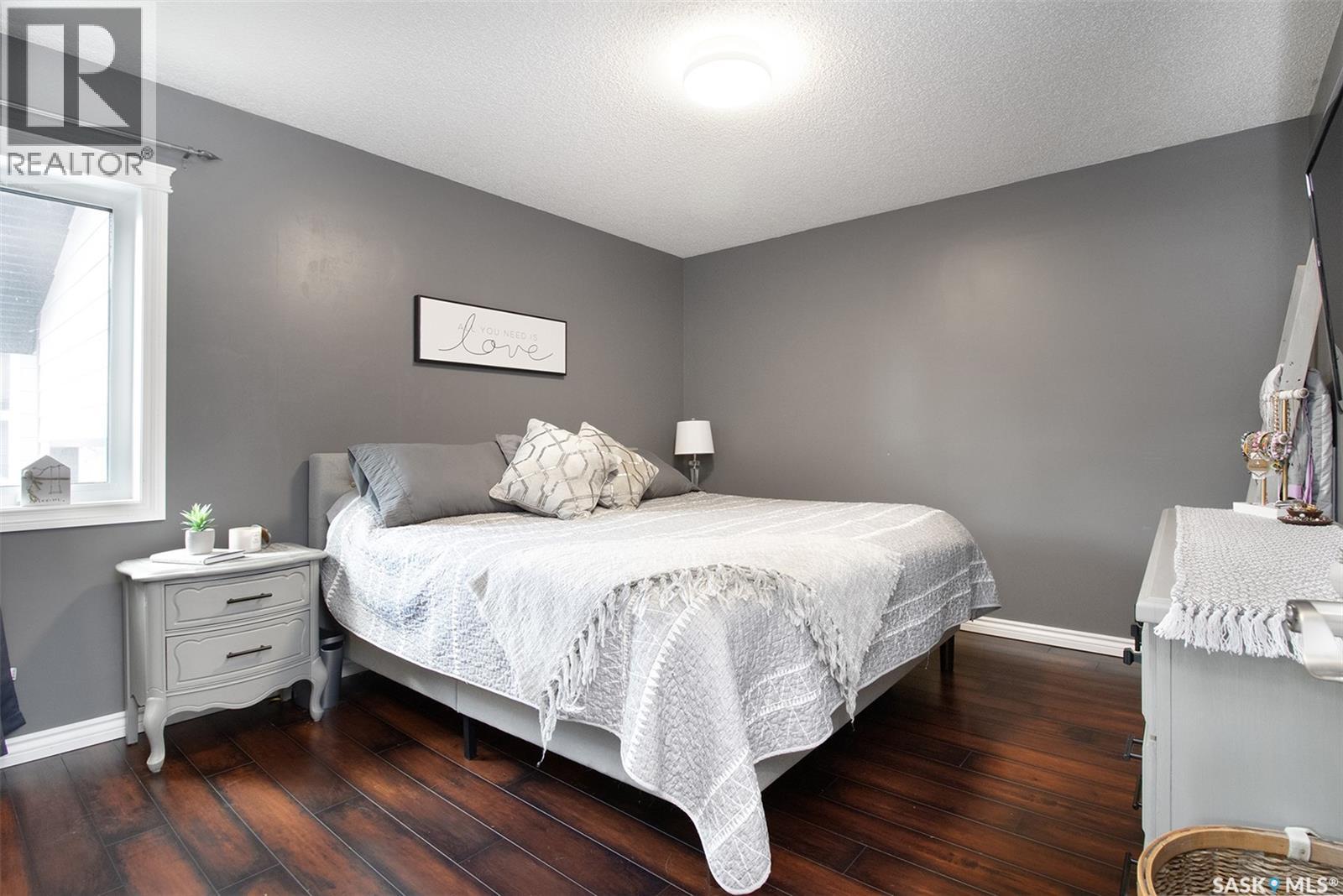 Photo 14 of 607 Railway Street, Balgonie SK