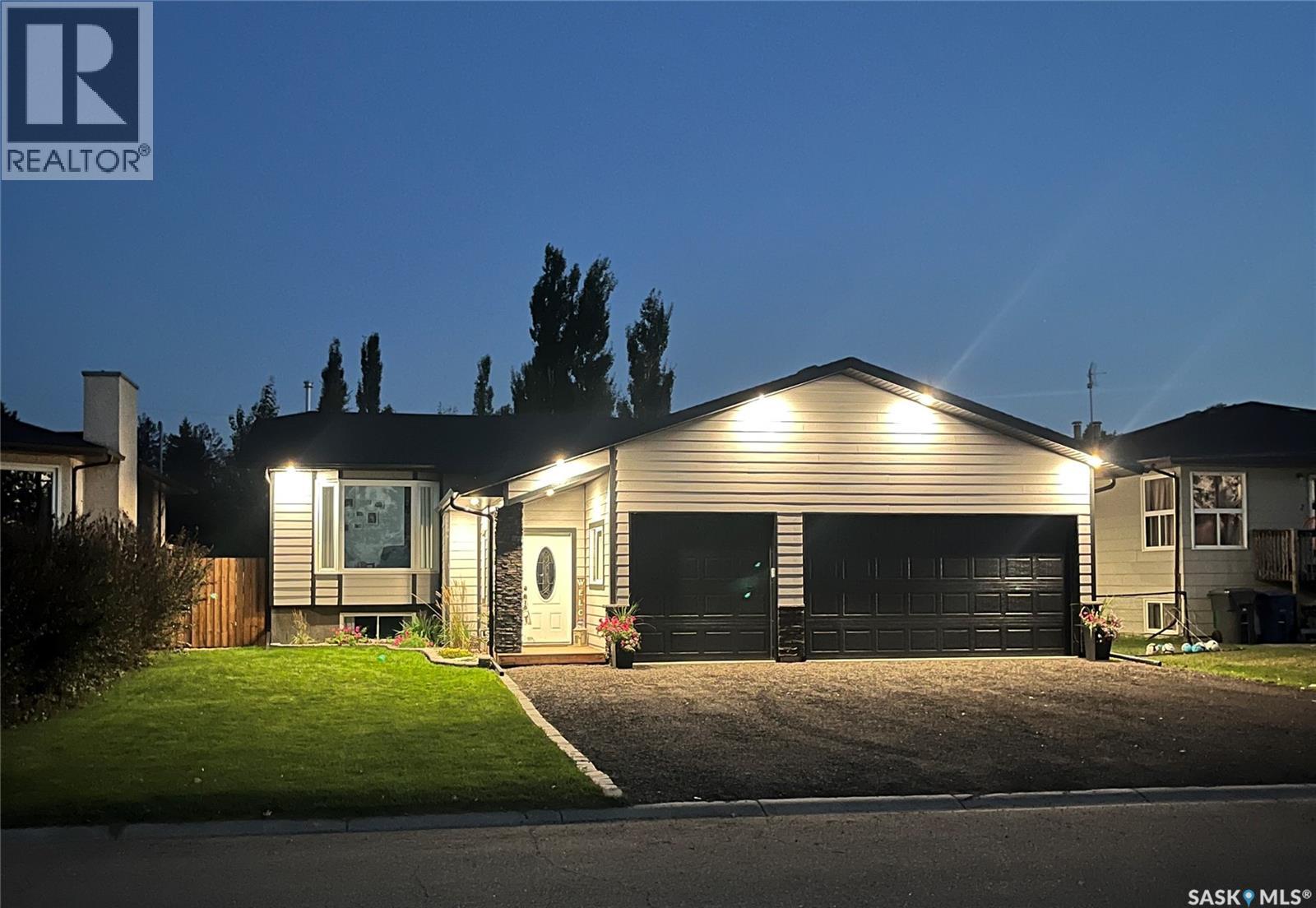Photo 45 of 607 Railway Street, Balgonie SK