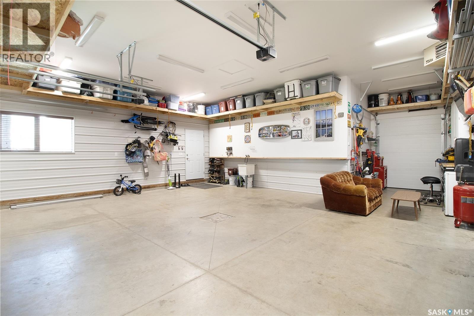 Photo 37 of 607 Railway Street, Balgonie SK