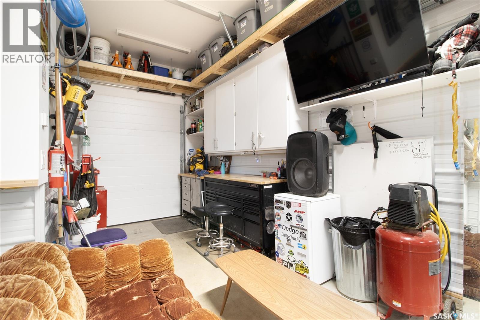 Photo 38 of 607 Railway Street, Balgonie SK