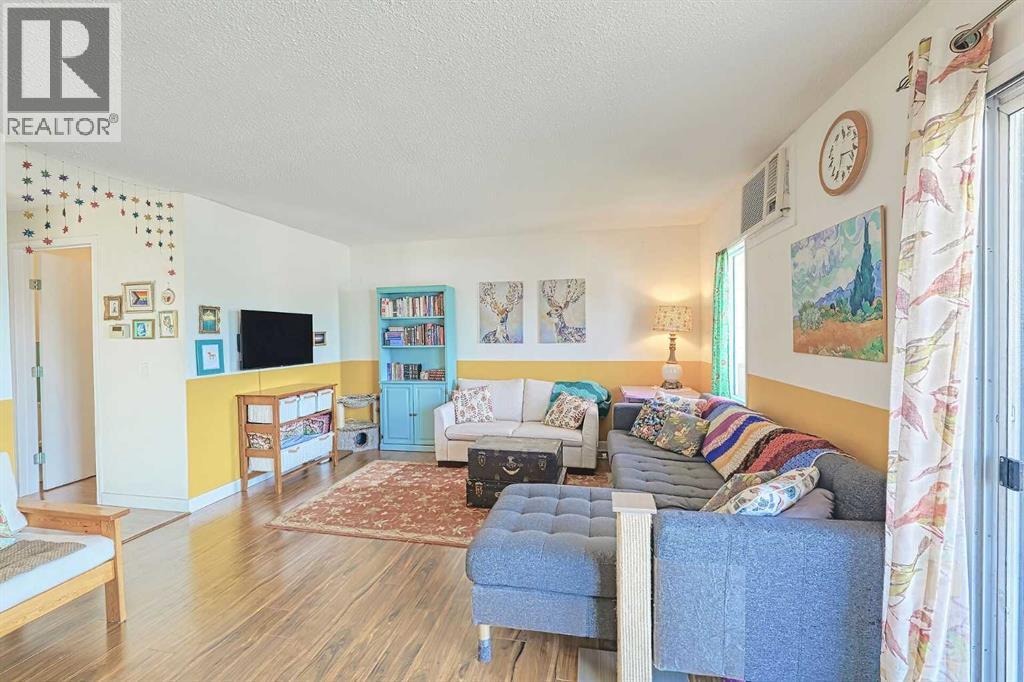Single Family House Bi-level for Sale in    Avenue NW Bowness Calgary 