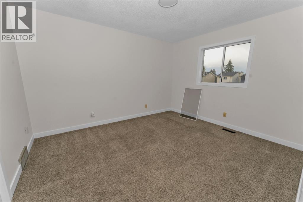 Photo 17 of 120 Martinview Close Ne, Calgary AB