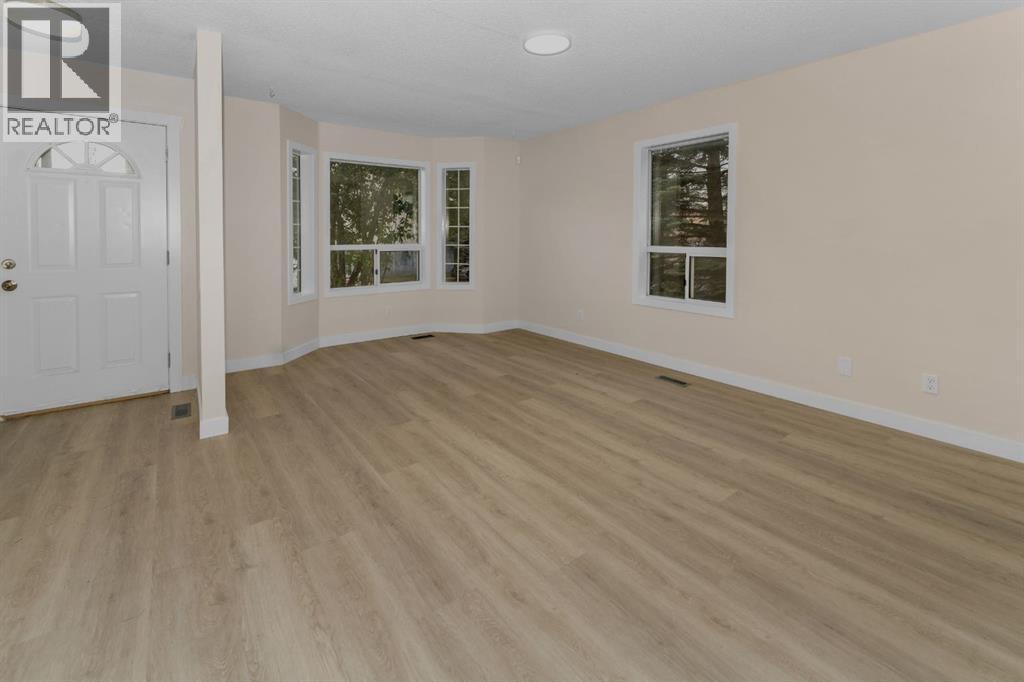 Photo 3 of 120 Martinview Close Ne, Calgary AB