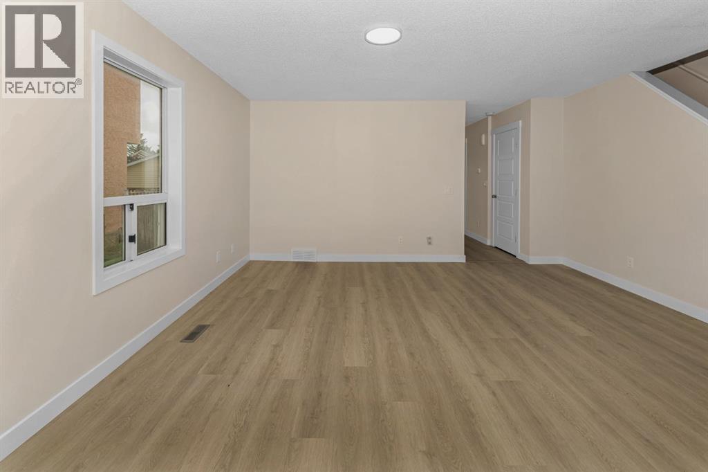 Photo 5 of 120 Martinview Close Ne, Calgary AB