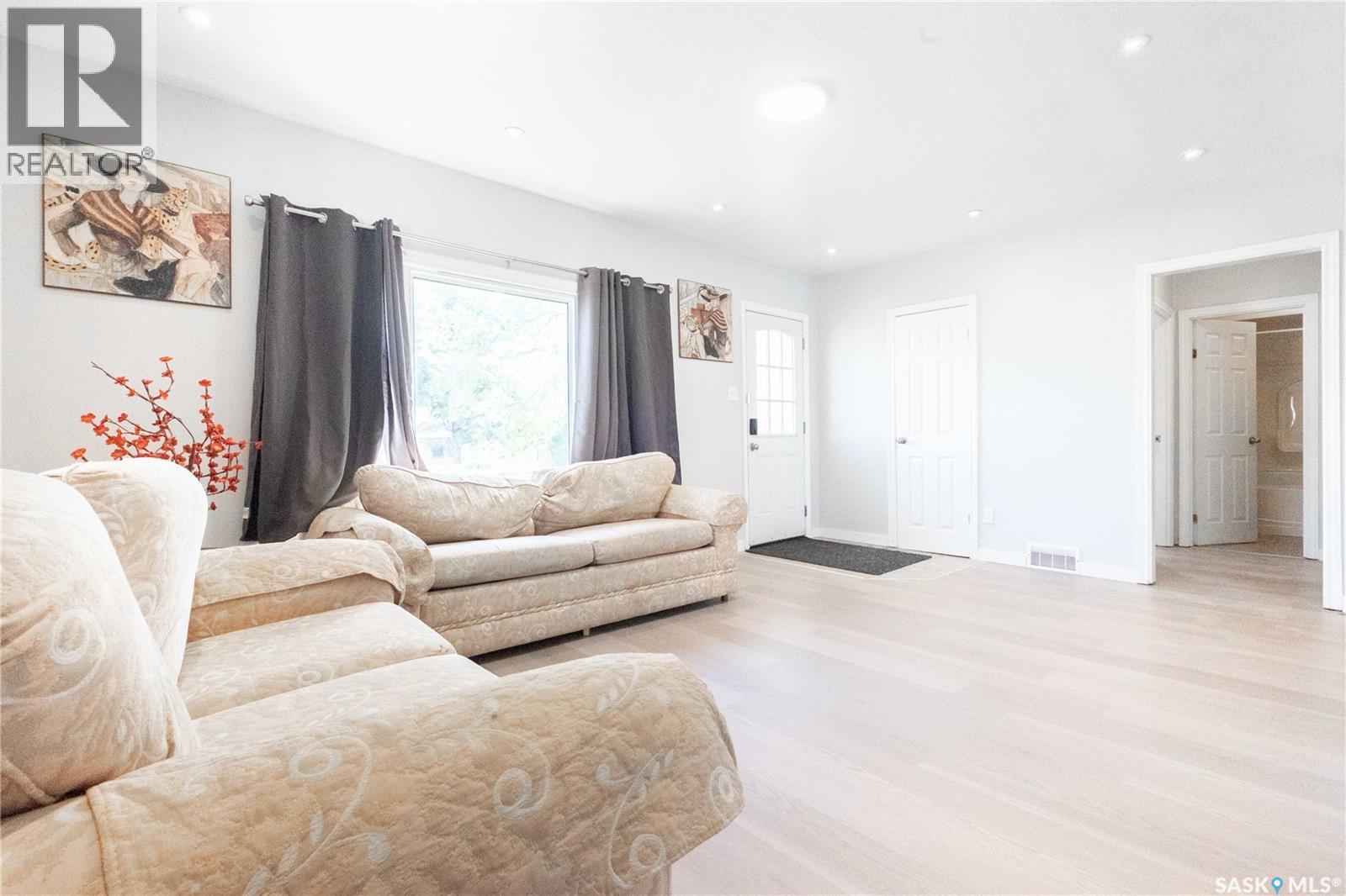 Photo 10 of 1000 Wascana Street, Regina SK