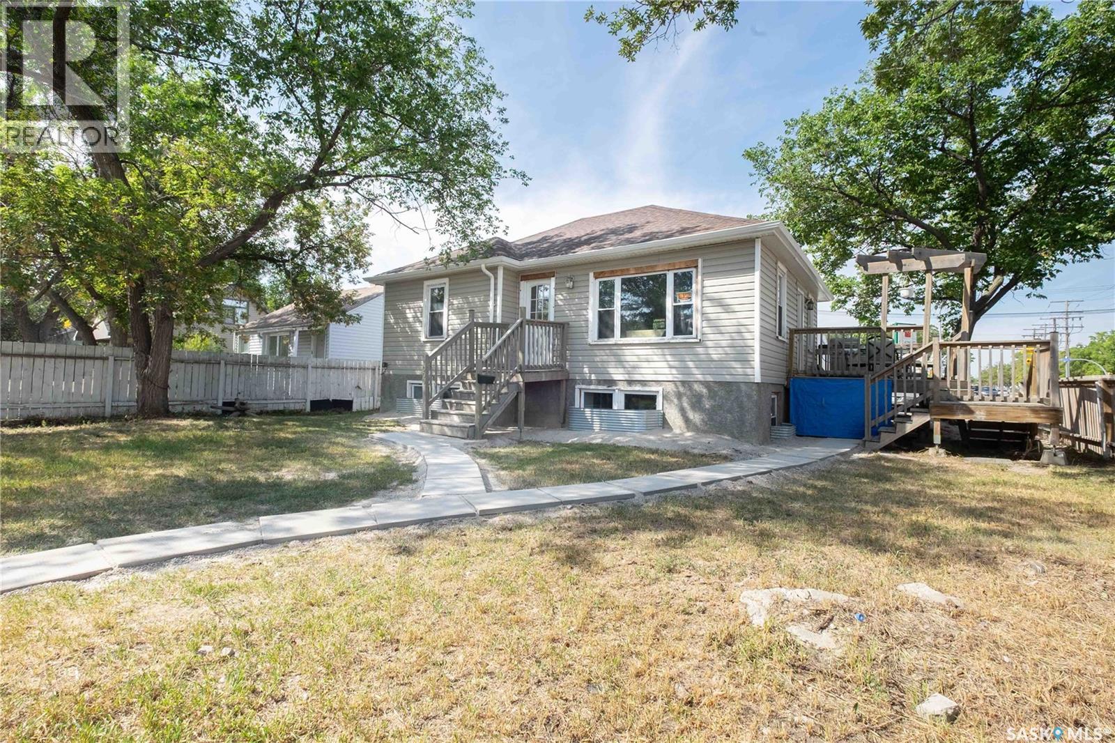 Photo 2 of 1000 Wascana Street, Regina SK