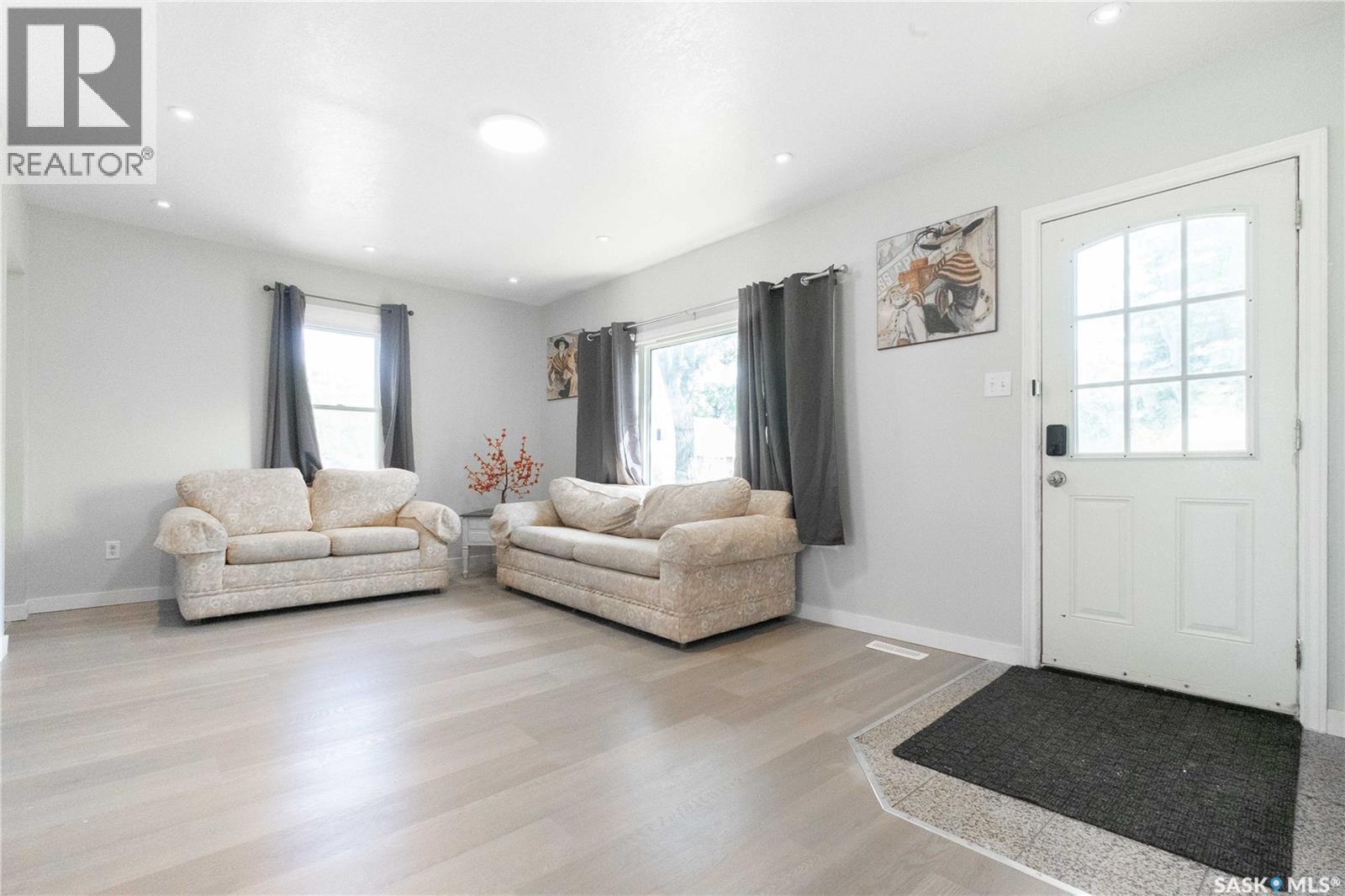 Photo 7 of 1000 Wascana Street, Regina SK